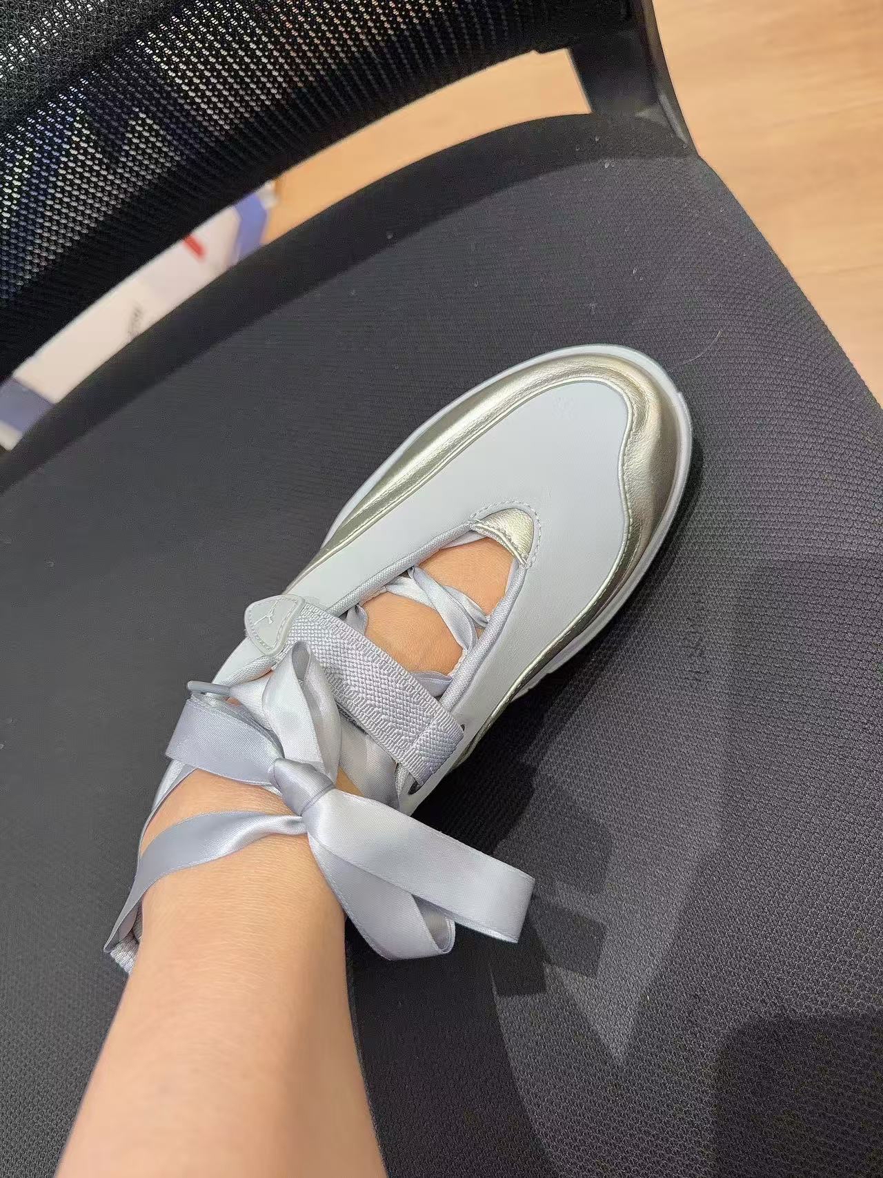 非常有个性，鞋很舒服，鞋底很软