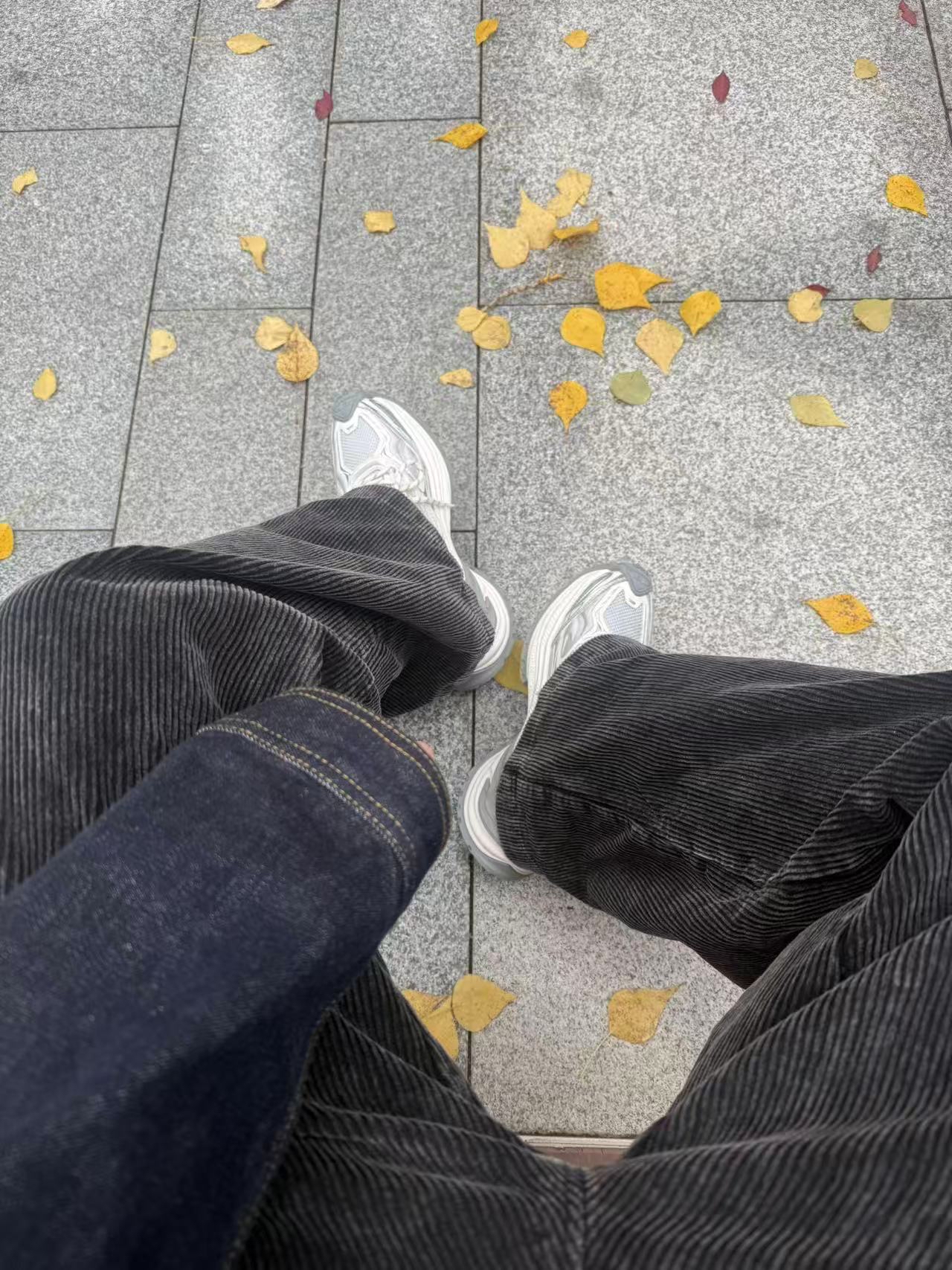 在老巷口搞点早秋的复古格调🍂