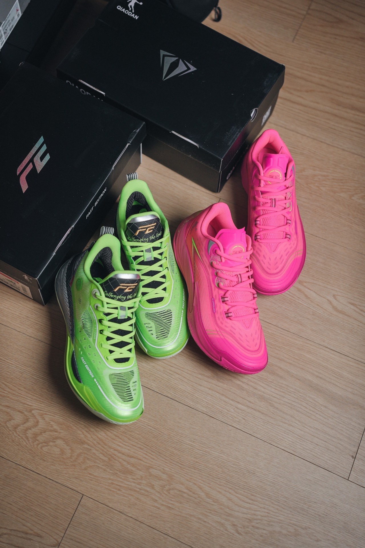 就这两双鞋!搁你 你选谁!?