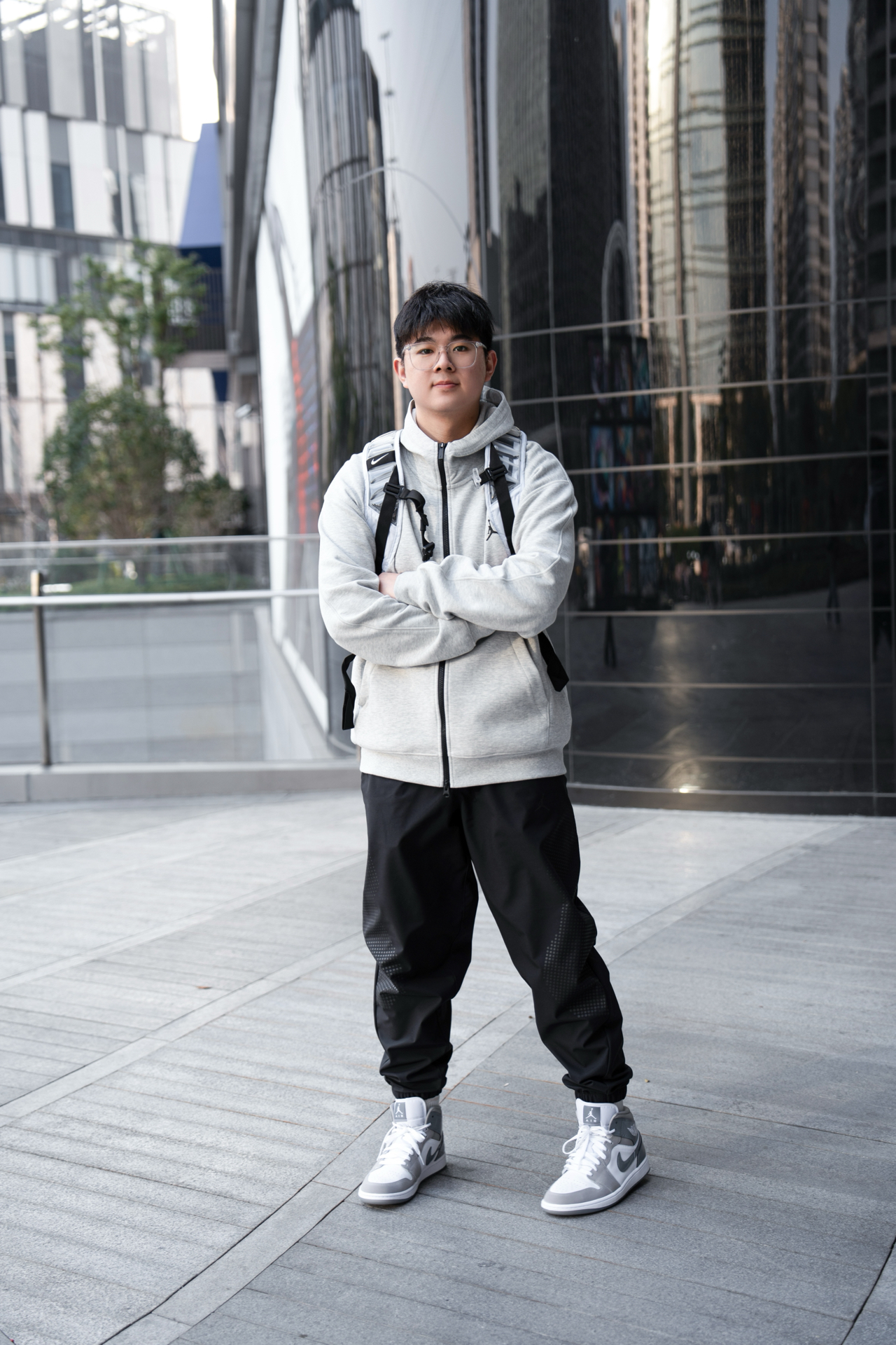 穿搭风格简单干净，随便拿一件衣服都可以搭