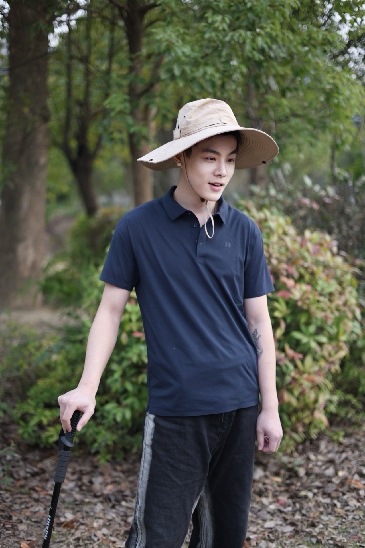 夏日穿搭的清爽感，是这件POLO衫给的！