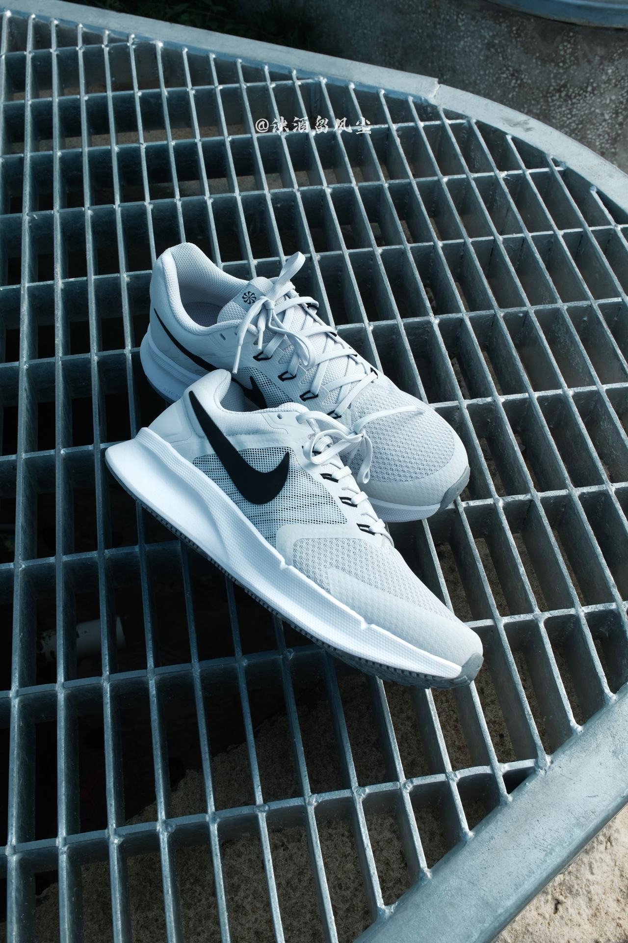 夏日通勤凉感鞋 | Nike灰白运动休闲