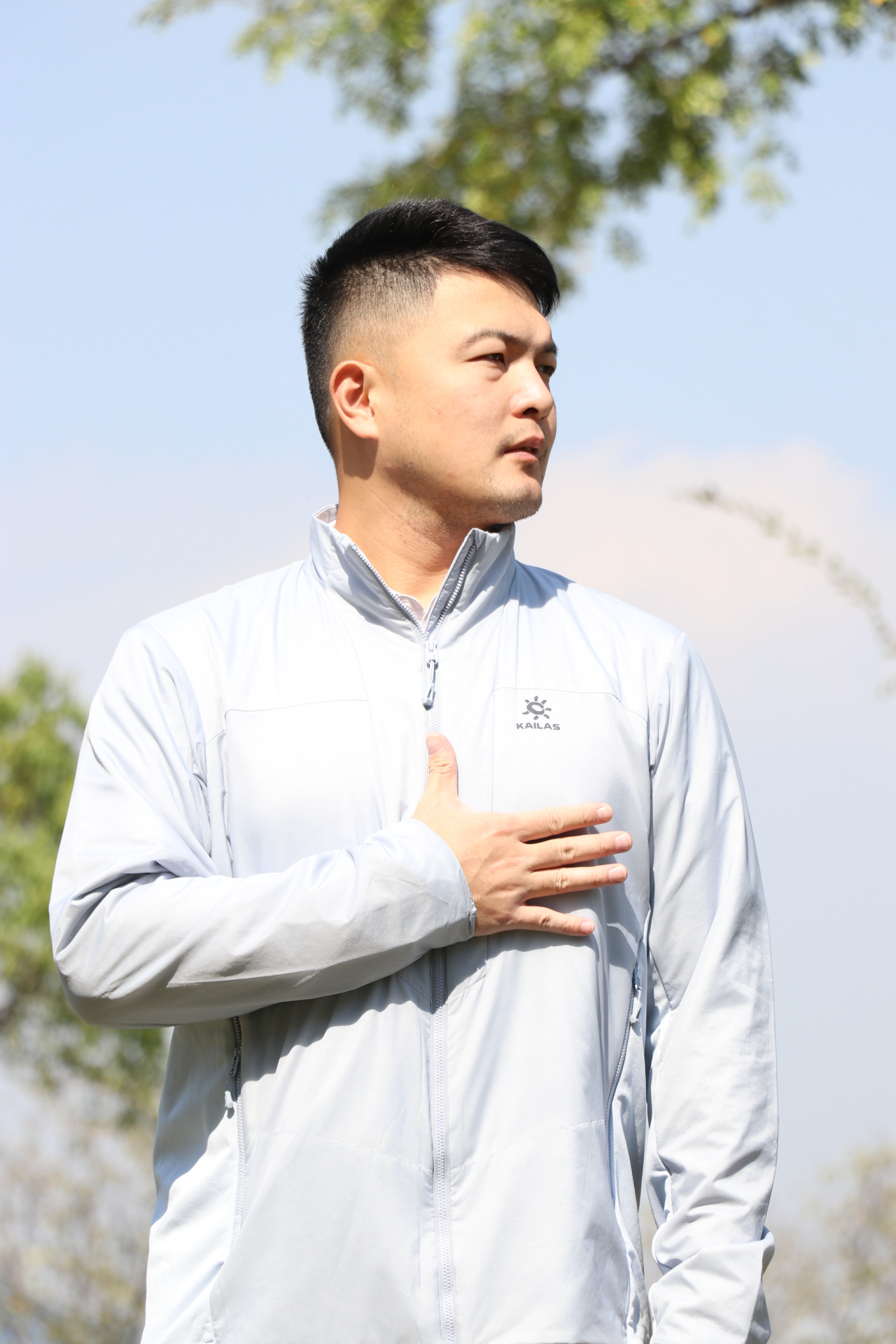这么穿对付初冬够了吧！居然穿出修身感觉