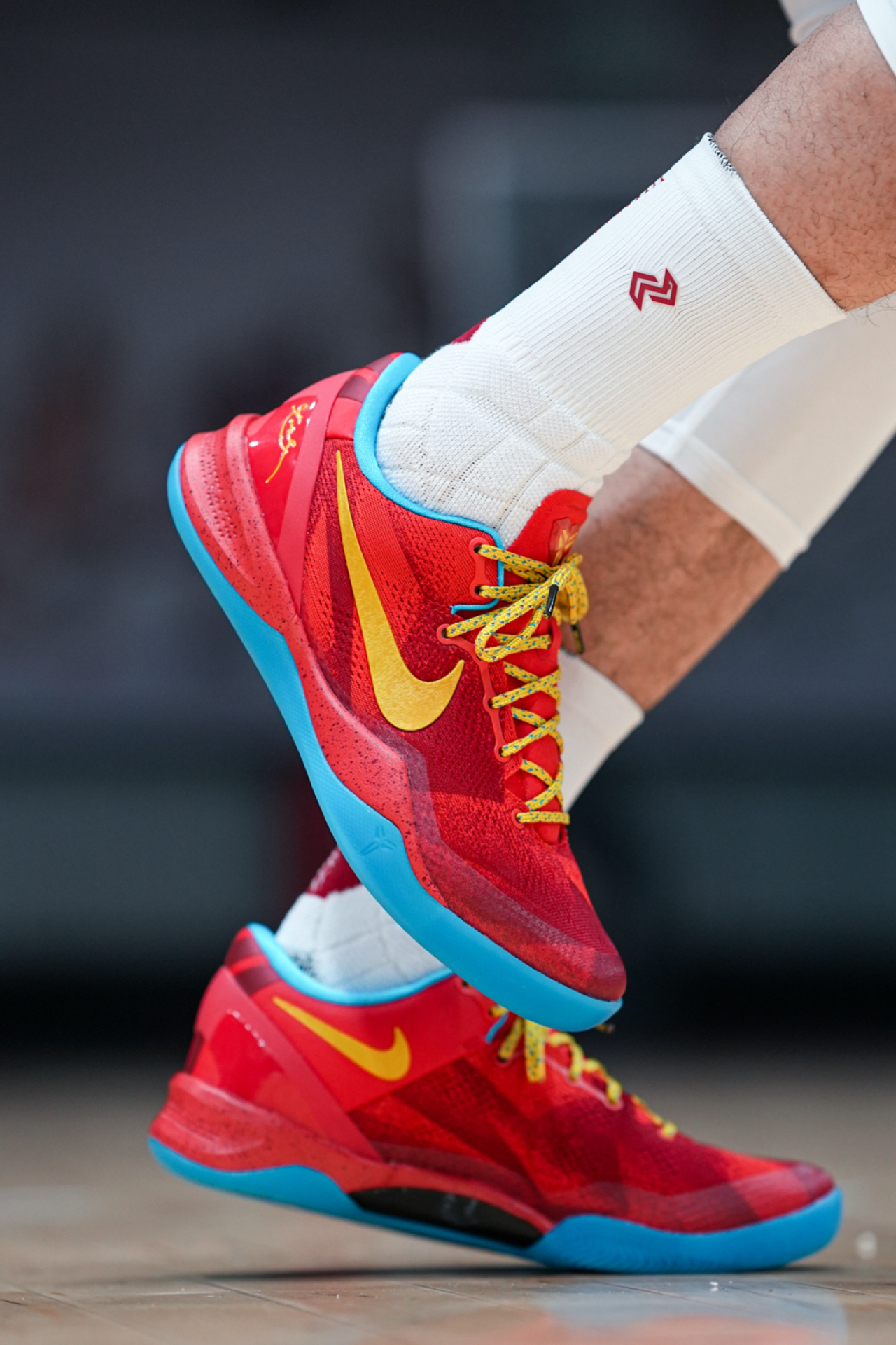 不会还有人觉得科8马年上脚不好看吧❓