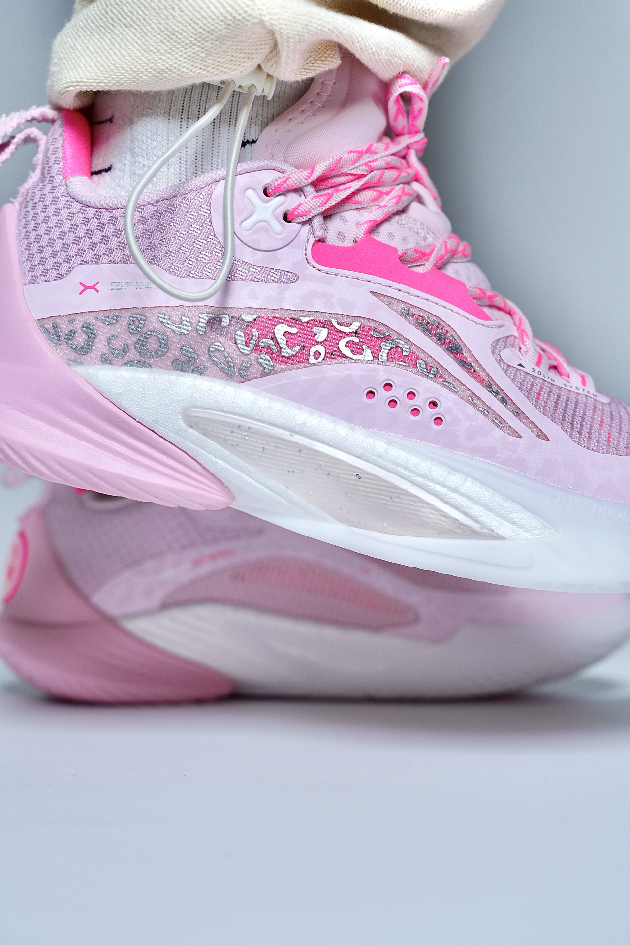 猛男粉炸场⁉️球场吸睛王😍