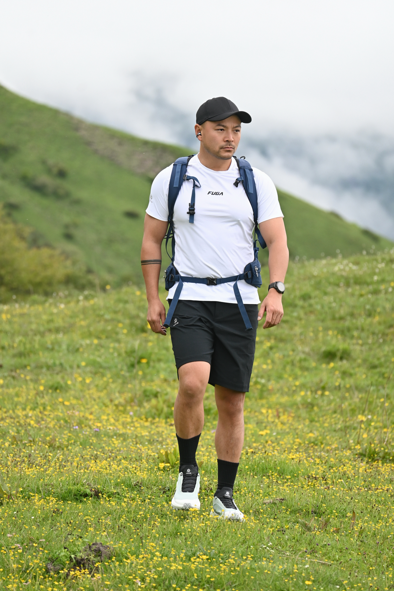 二古溪的夏天，花刚开、风微凉，独享雪山云海