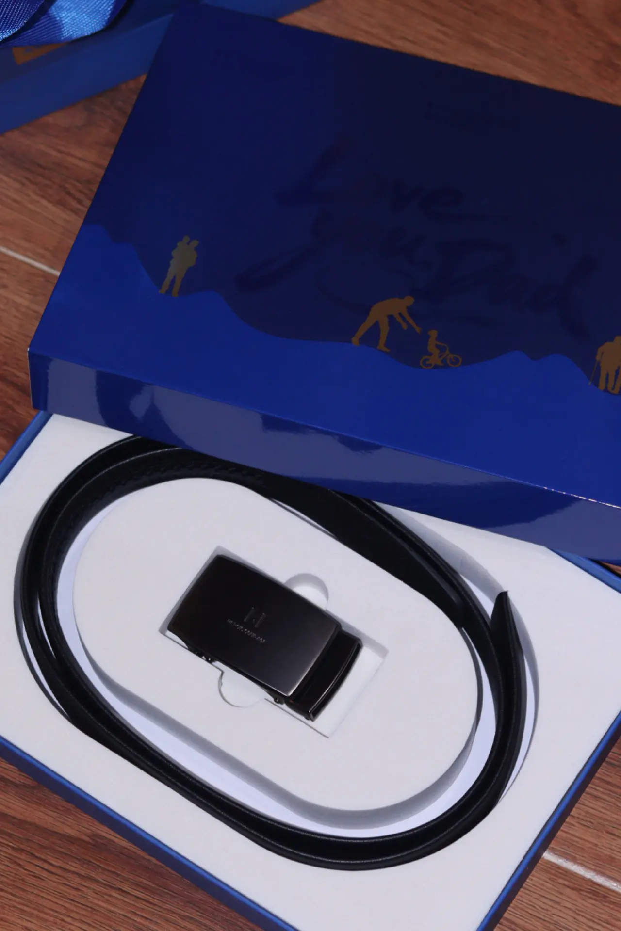 “别再乱送老爸礼物!👨这条自动扣皮带体面又实用面又实用