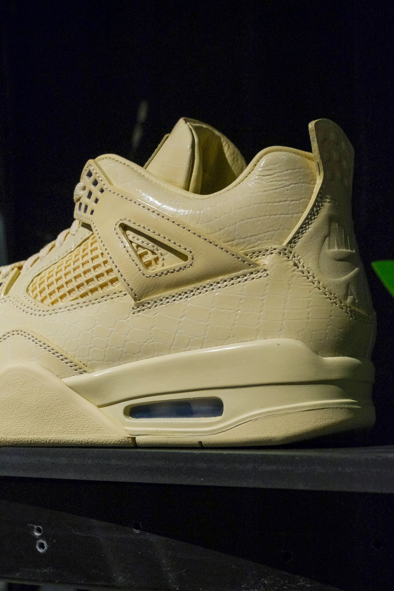 质感绝了 J Balvin x AJ4