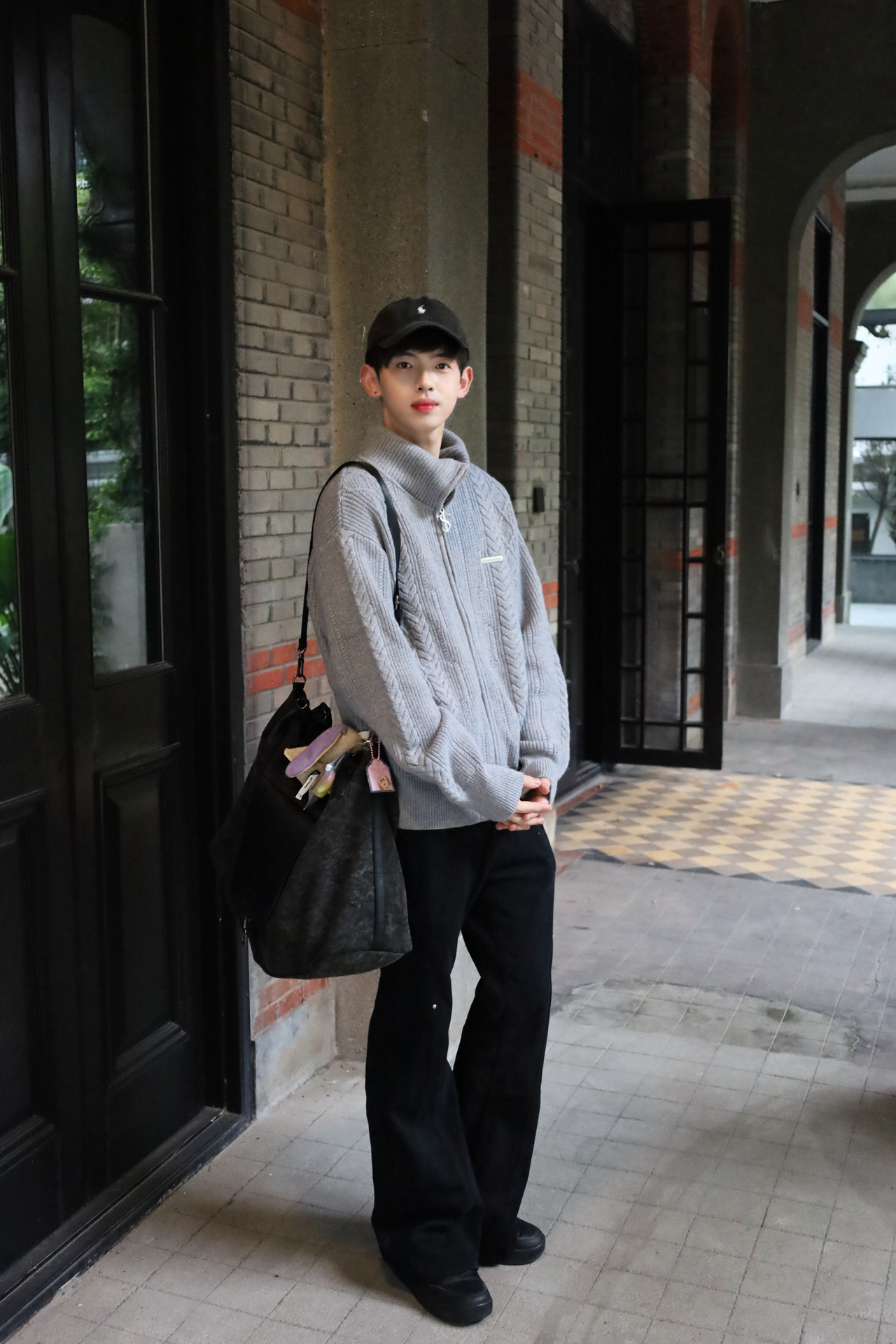 🍂早秋Citywalk|灰色绞花毛衣的慵懒松弛感