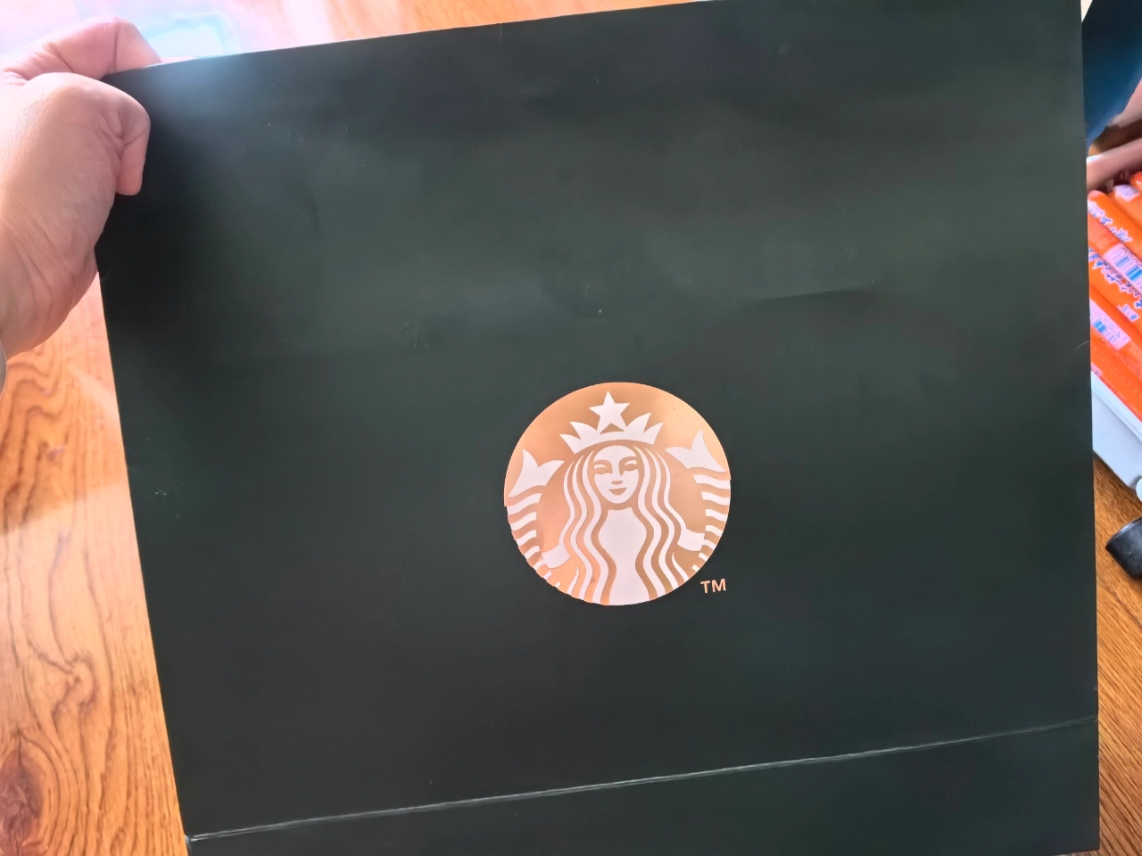 特意买了星巴克官方旗舰店的同款商品对比了一下，是一样的。商品挺好看的。