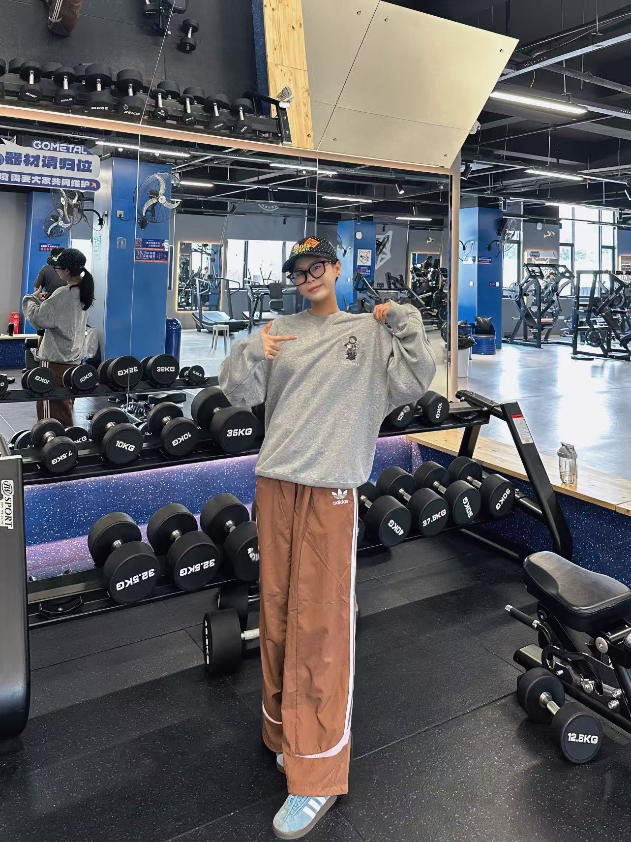 穿搭刚需!adidas三叶草宽松运动长裤