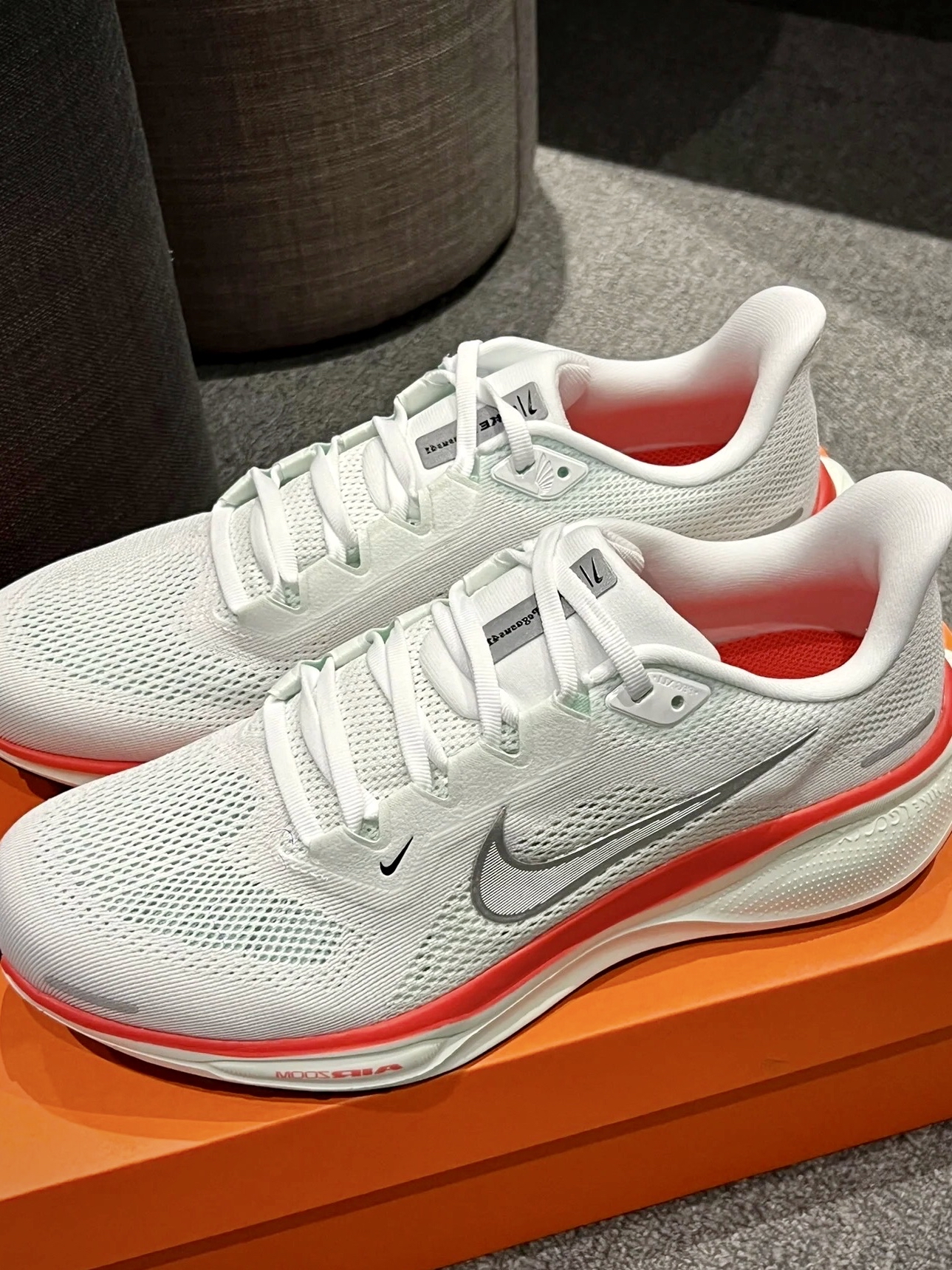 白橙撞色戳中我！运动日常都能搭👟