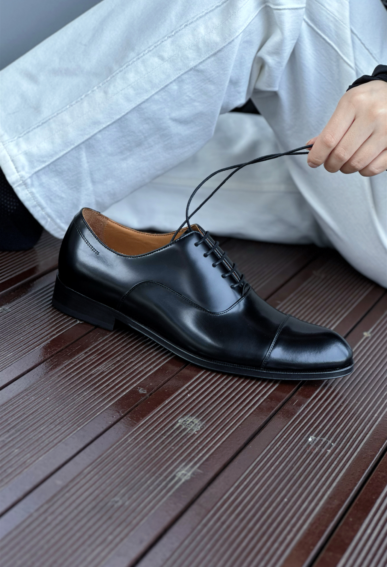 💢拒绝沉闷正装鞋❗️这双红底牛津太对味了👞