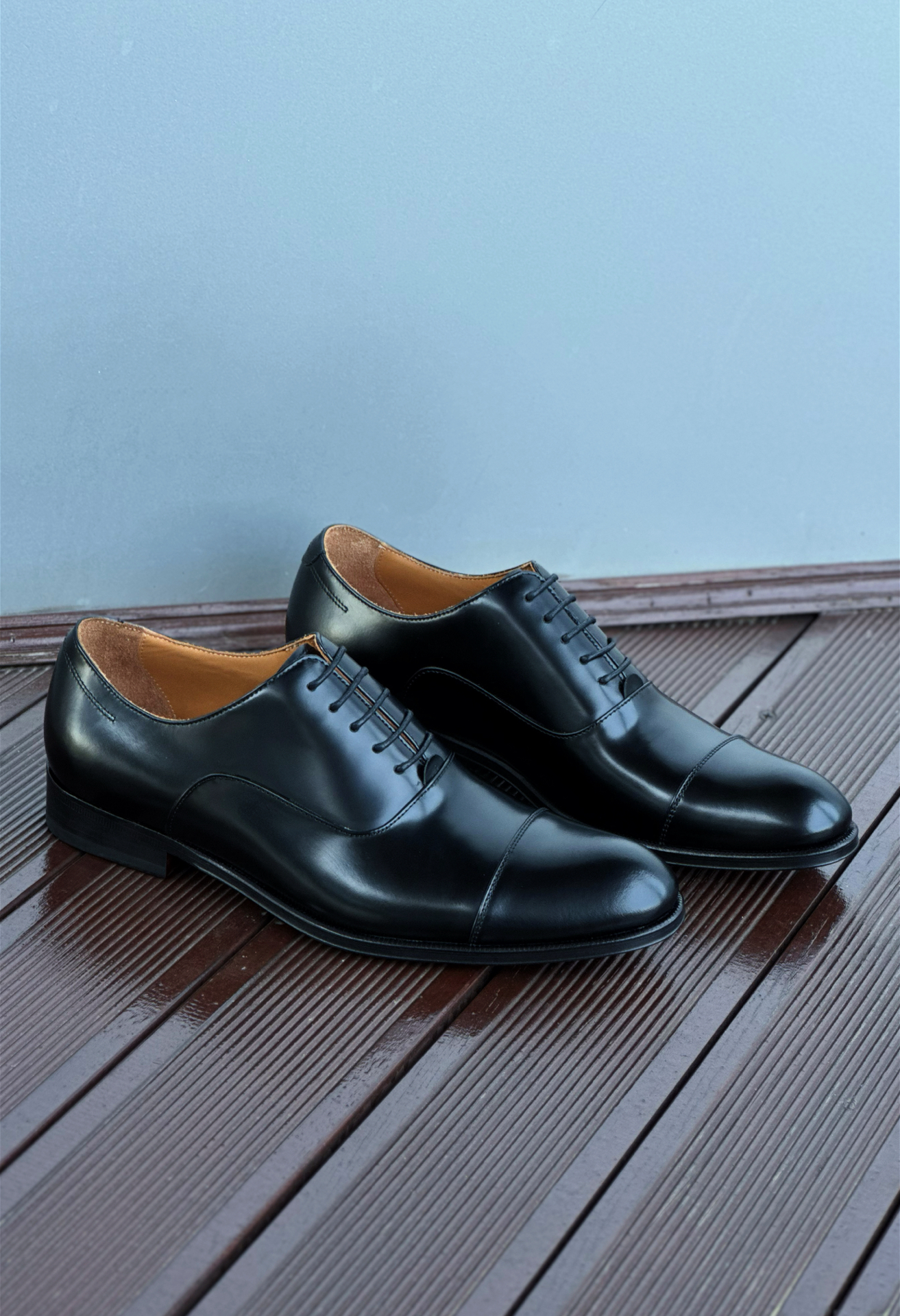💢拒绝沉闷正装鞋❗️这双红底牛津太对味了👞