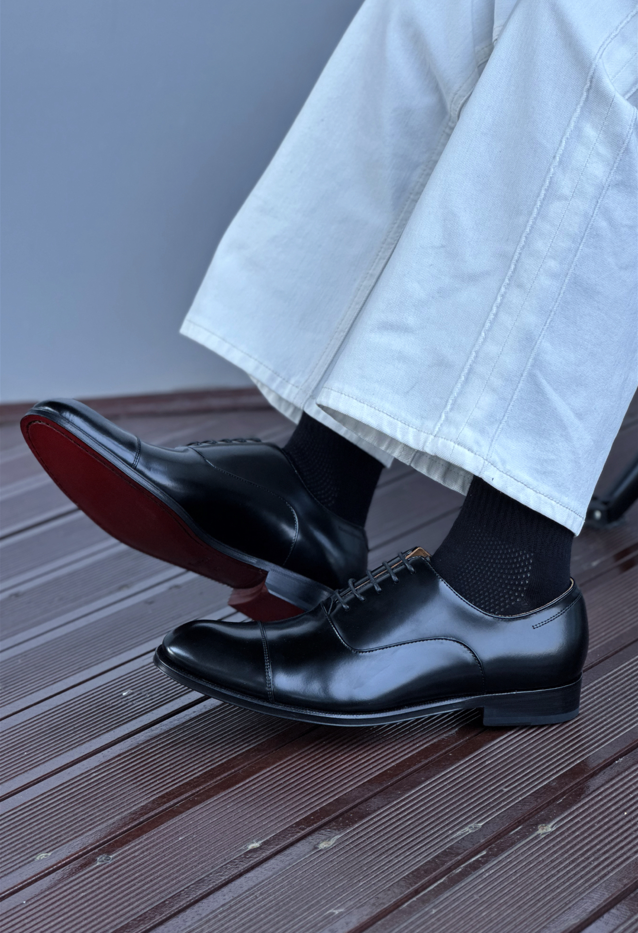 💢拒绝沉闷正装鞋❗️这双红底牛津太对味了👞