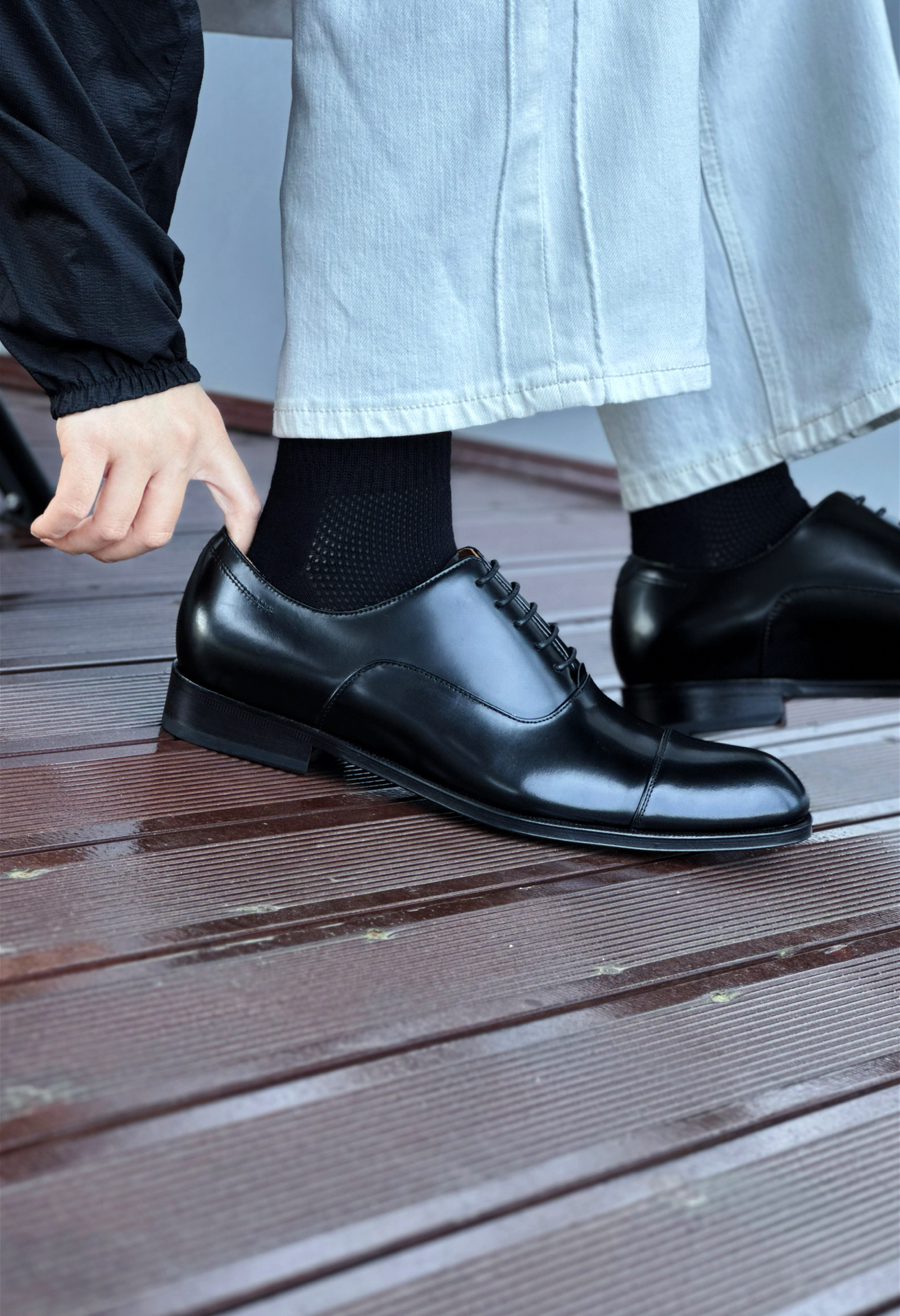 💢拒绝沉闷正装鞋❗️这双红底牛津太对味了👞