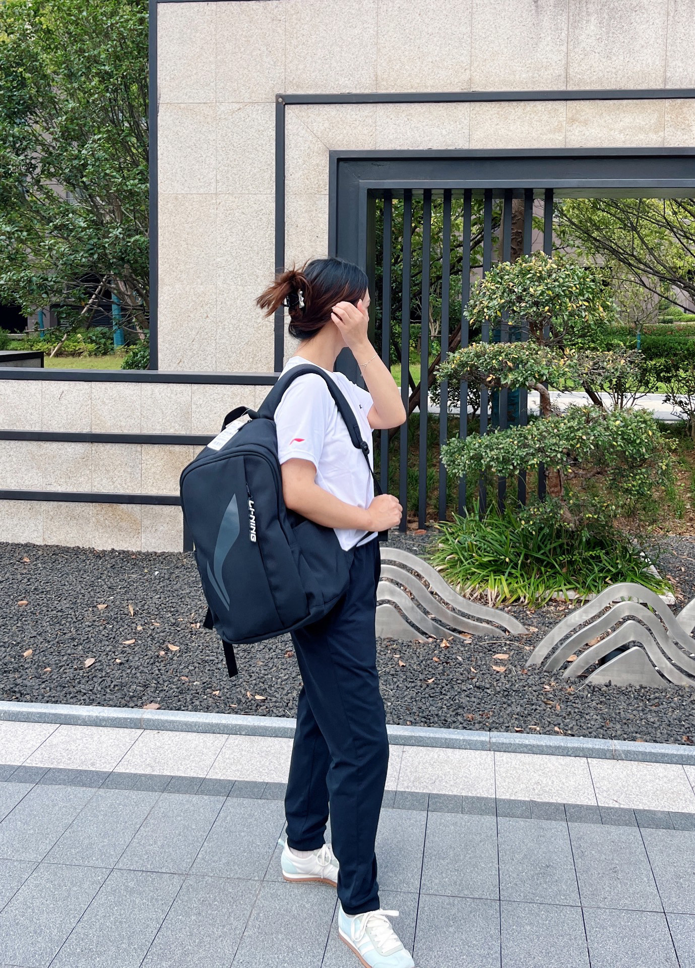 适配日常通勤双肩包