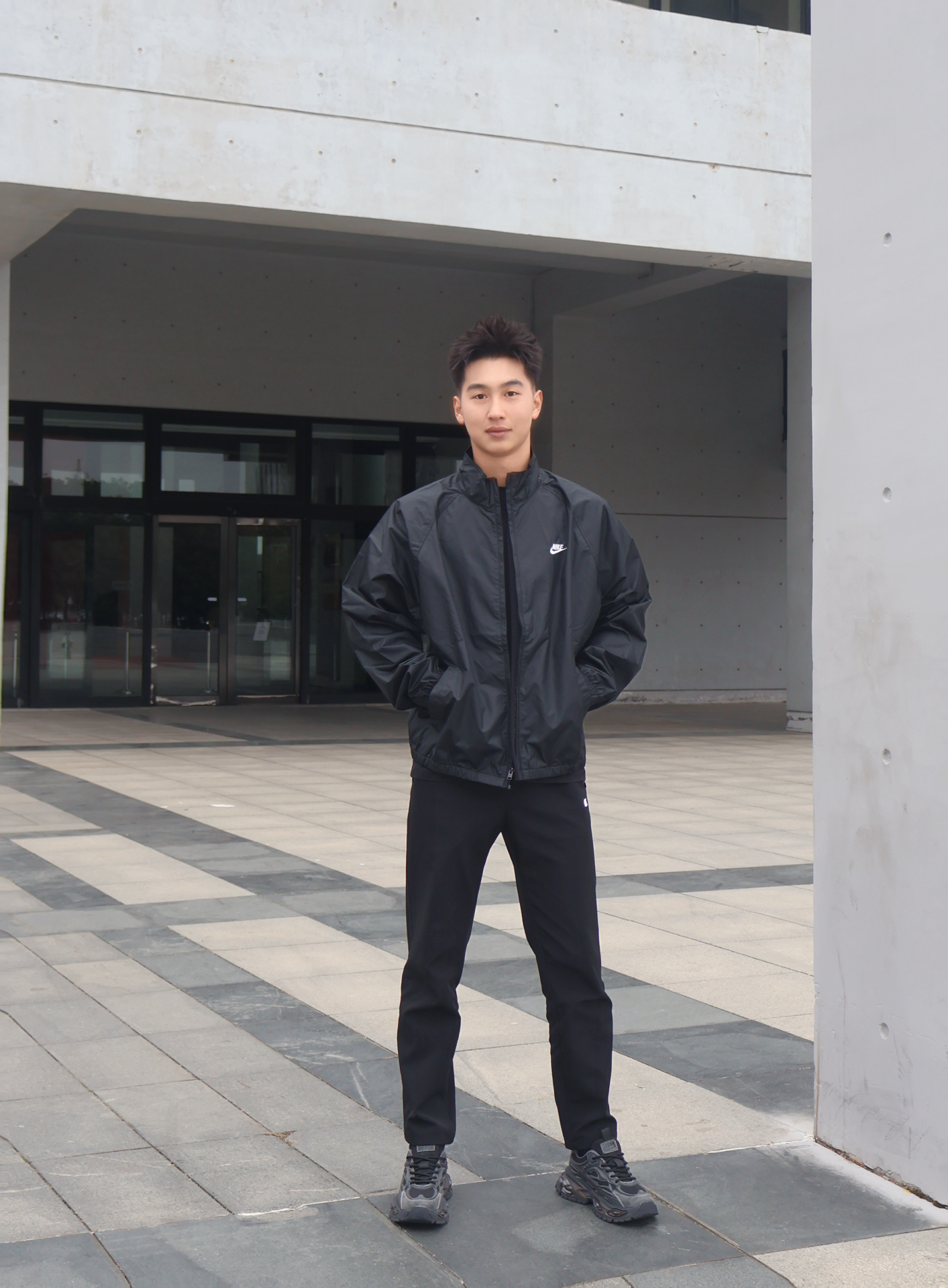 谁懂啊！这件Nike黑夹克承包我所有穿搭❤️