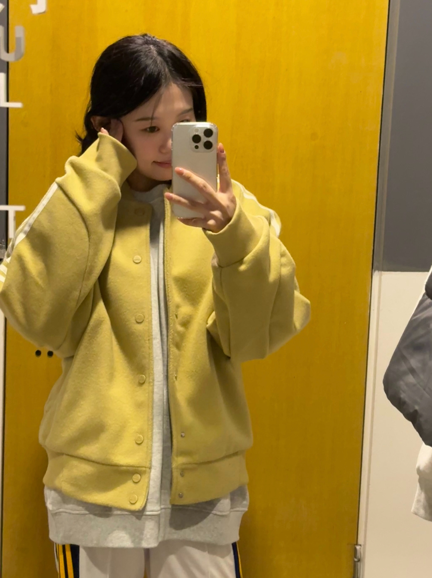 阿迪达斯这件黄色棒球服帅的有点超过了