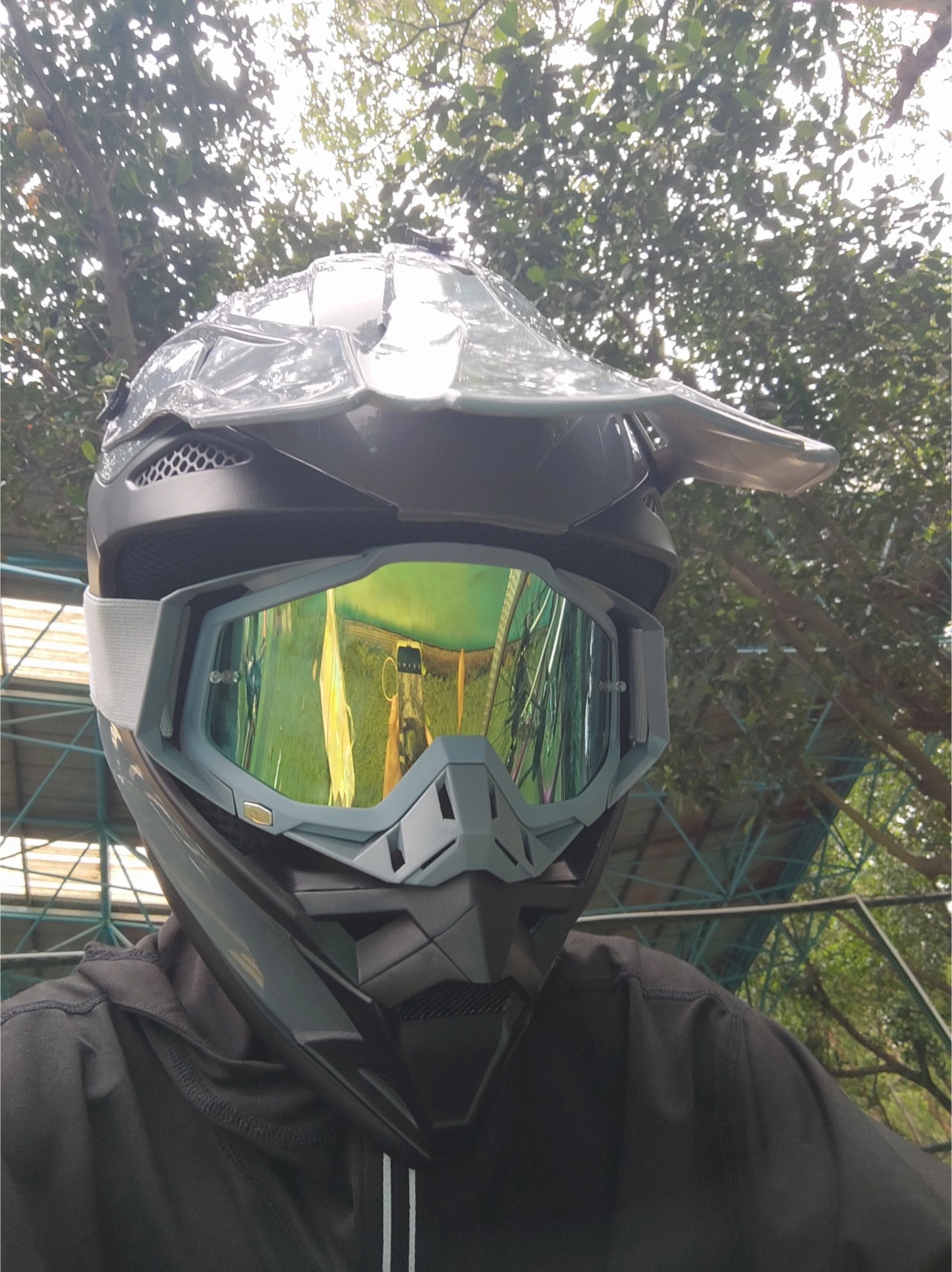 你准备好去骑车了嘛？新盔就位！