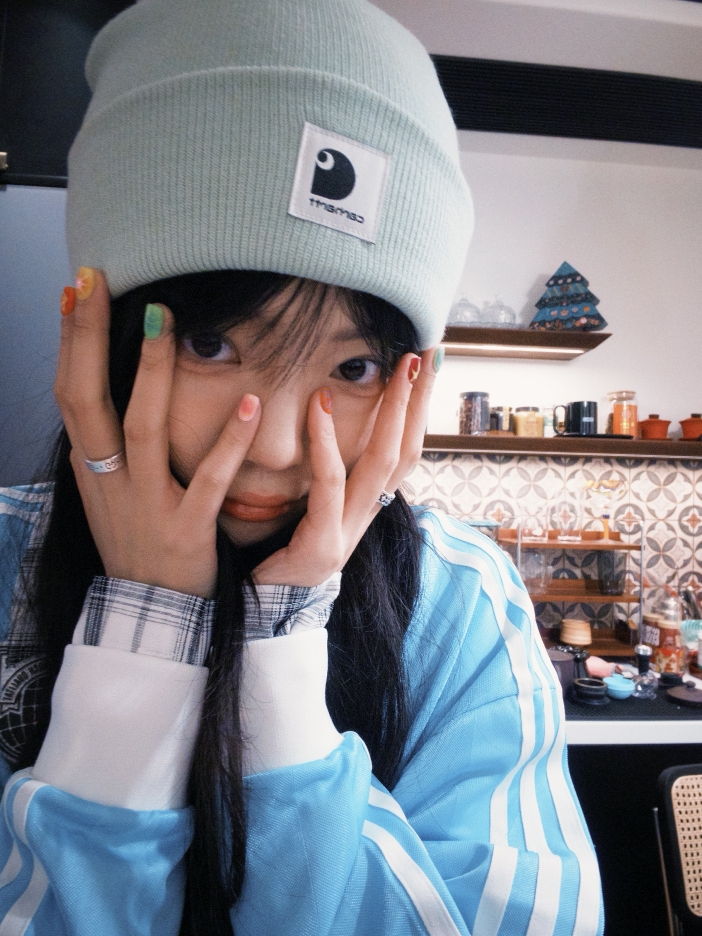“秋冬氛围感靠这顶冷帽拿捏住啦💙”
