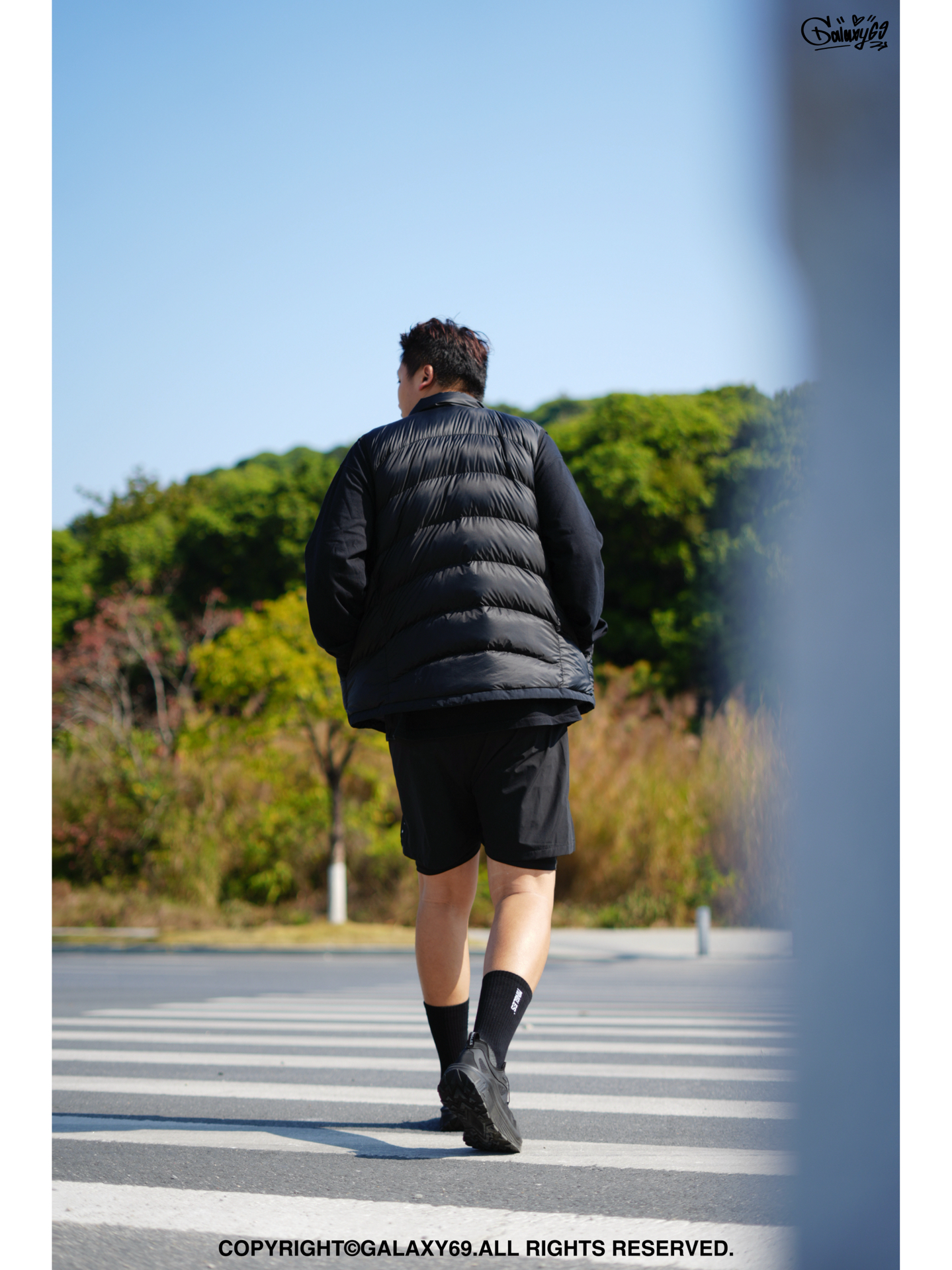 暖冬穿全黑出门，广州回暖的「温度自由」穿搭