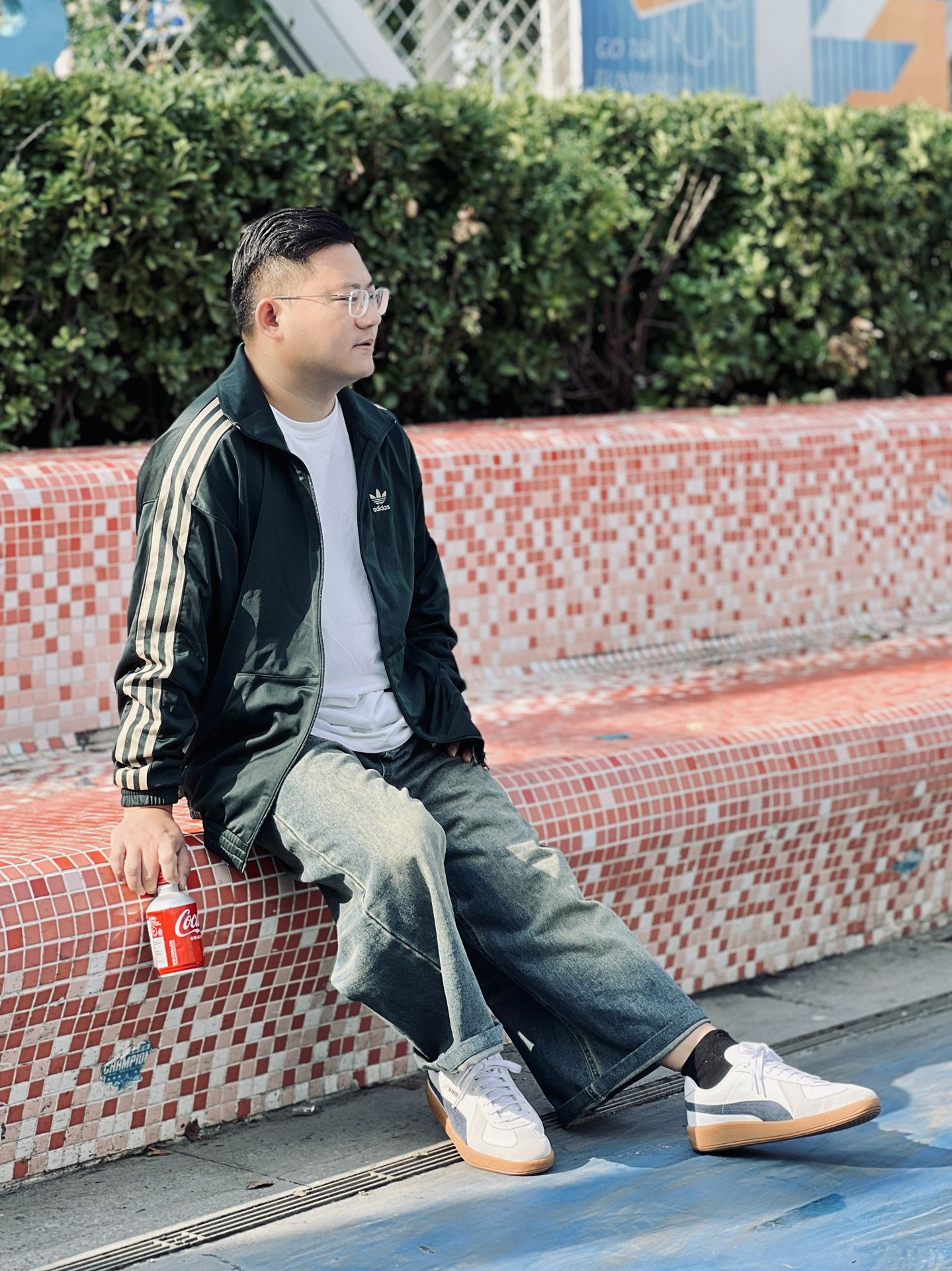 复古风穿搭，这罐可乐很点睛🥤