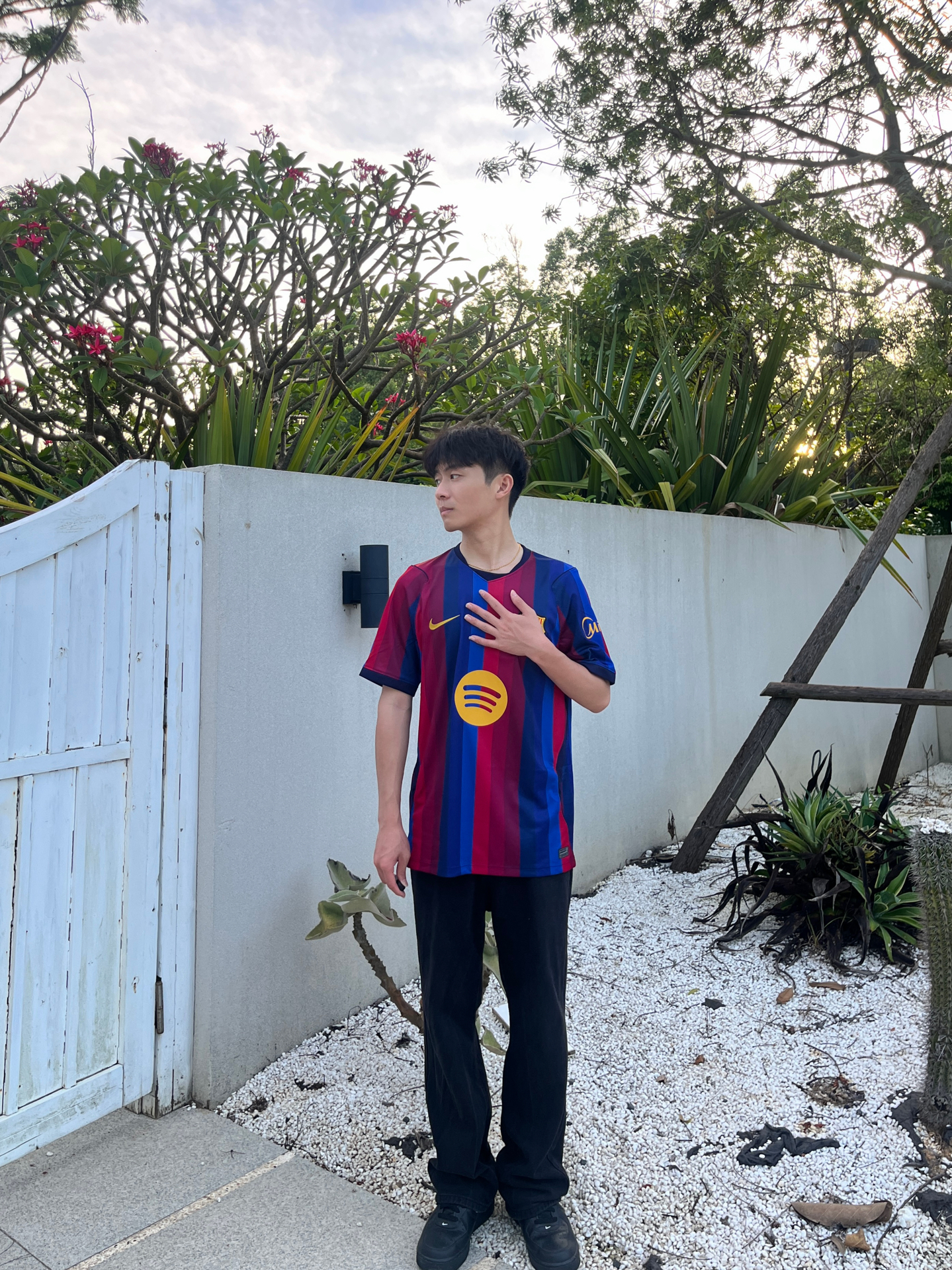 巴萨新球衣上身！红蓝控狂喜的夏日运动战袍⚽️