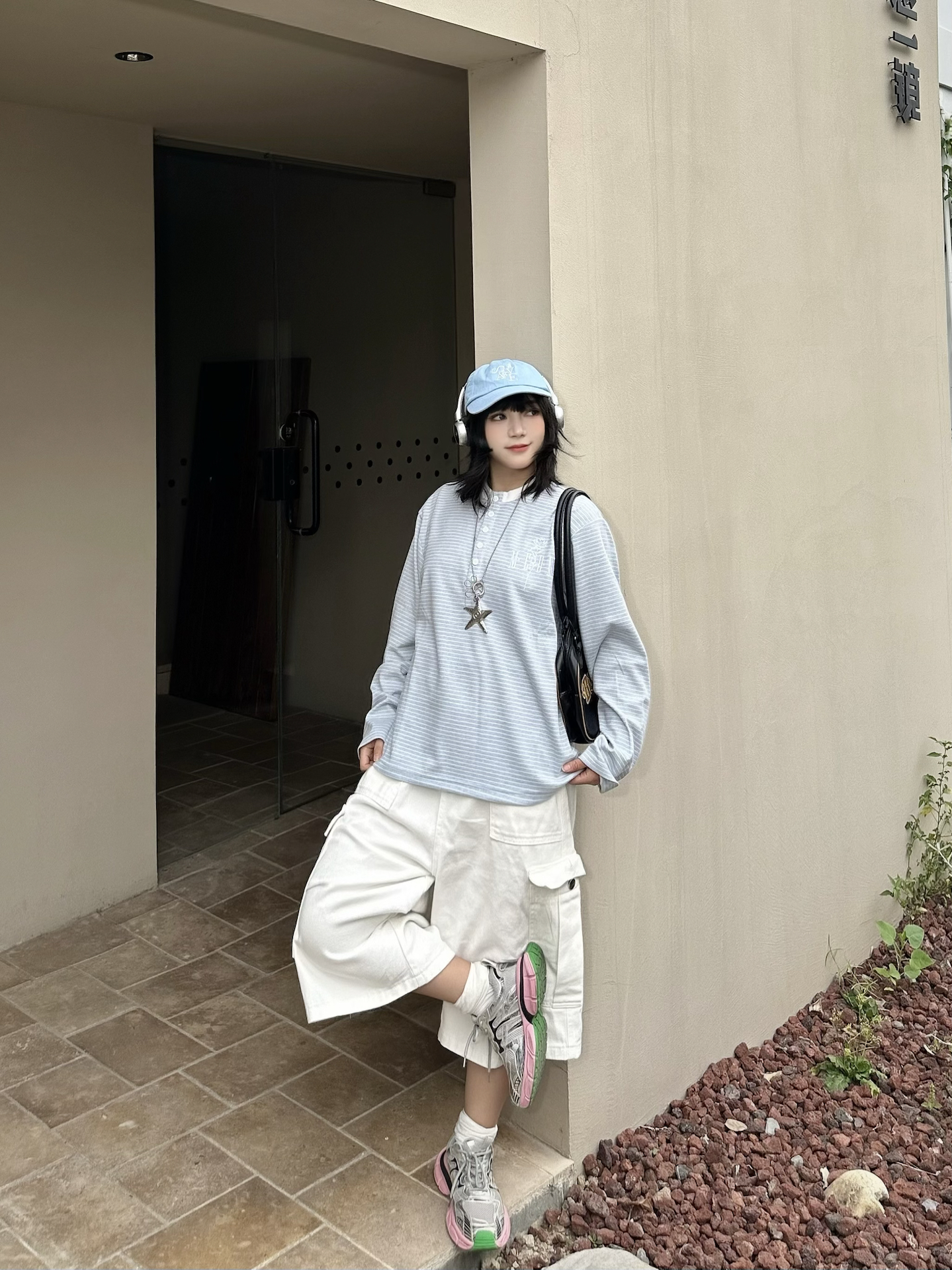 浅蓝条纹衫，懒搭出松弛感😌
