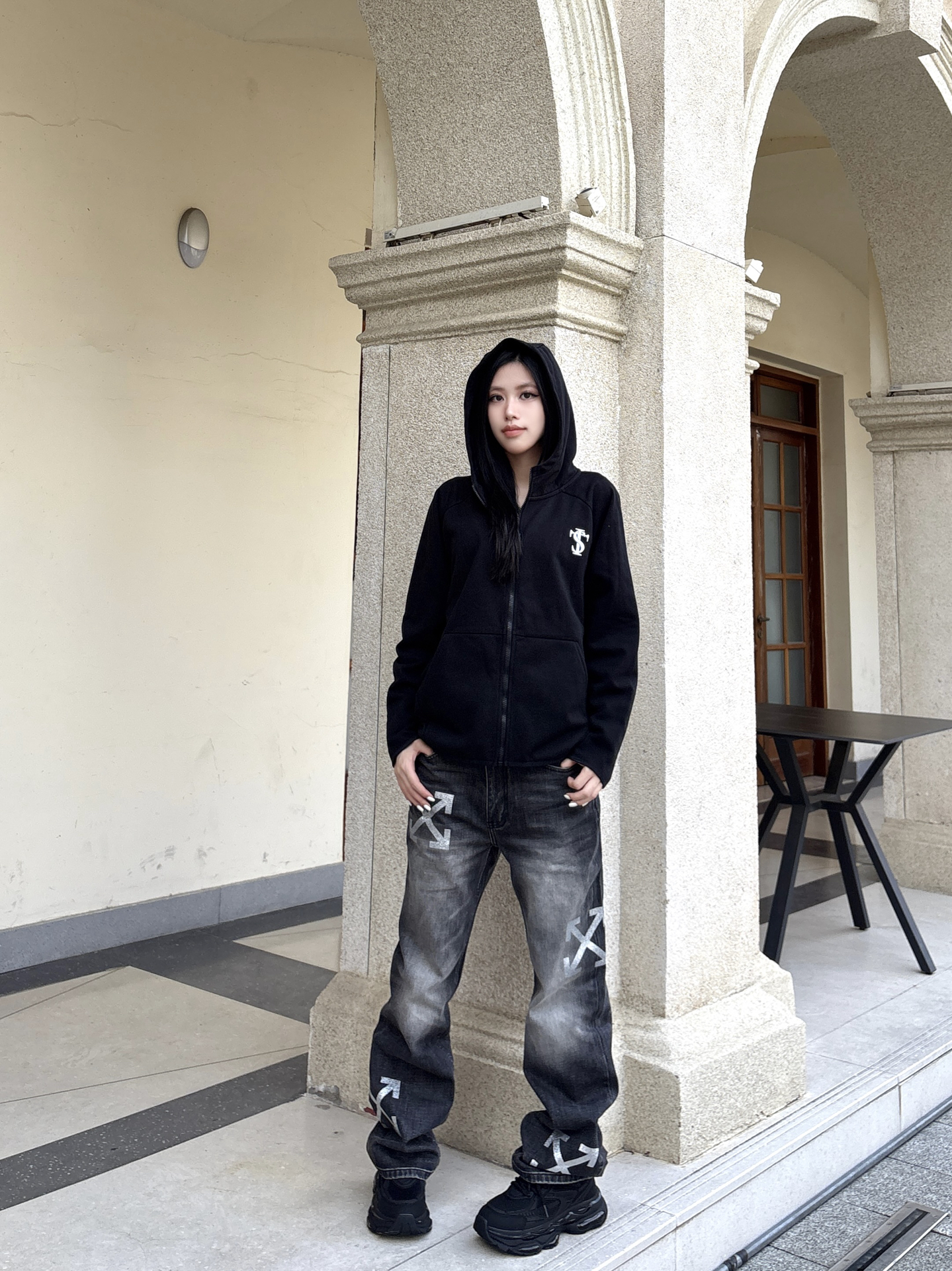 秋风里的松弛感 藏在这件复古开衫里📷