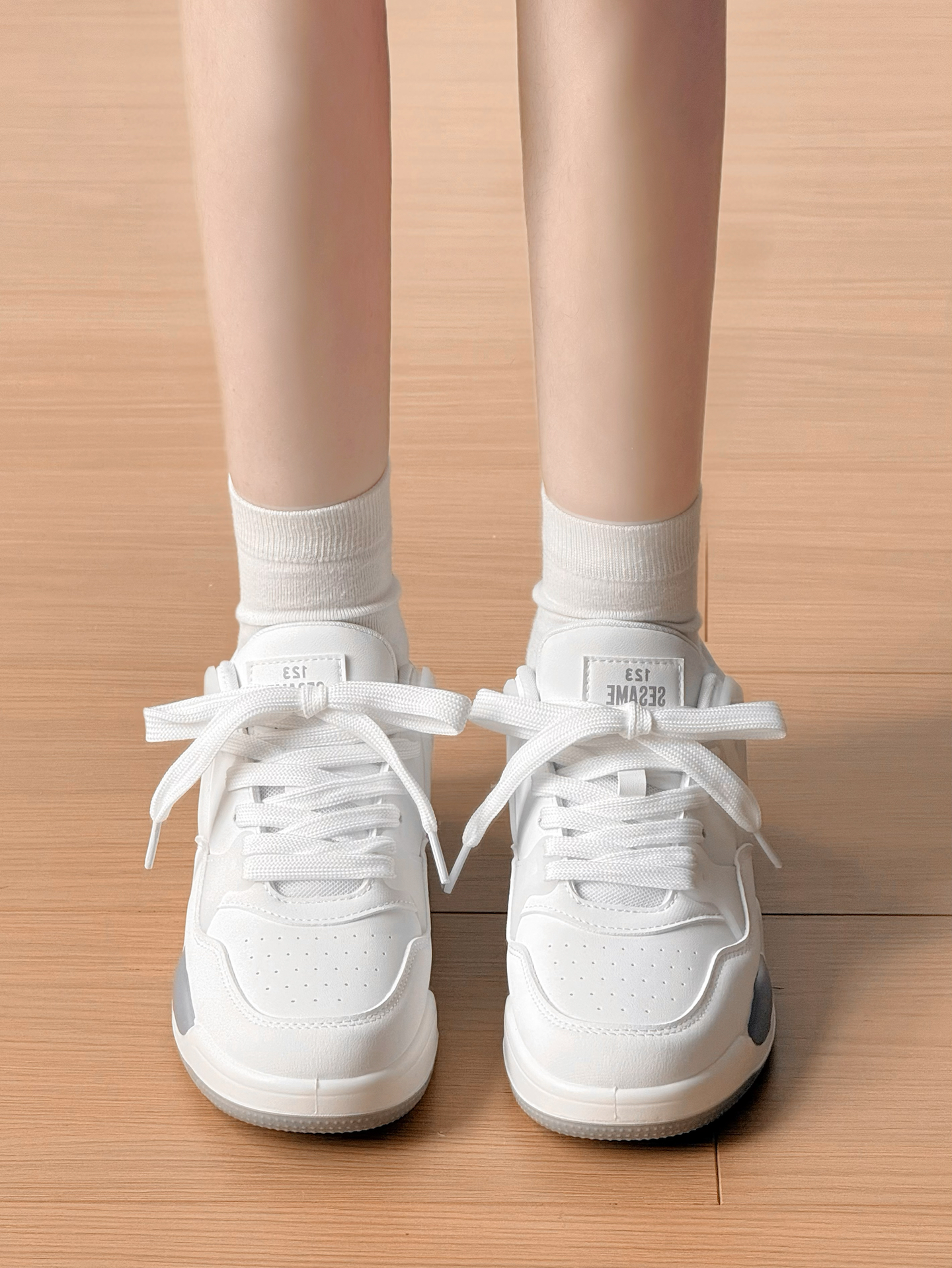 🎧街拍Look!干干净净小白鞋搭啥搭不了啊?!