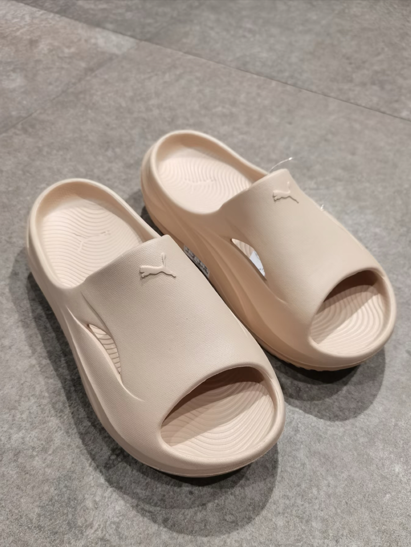 发现一双百搭又舒适的夏日拖鞋👣