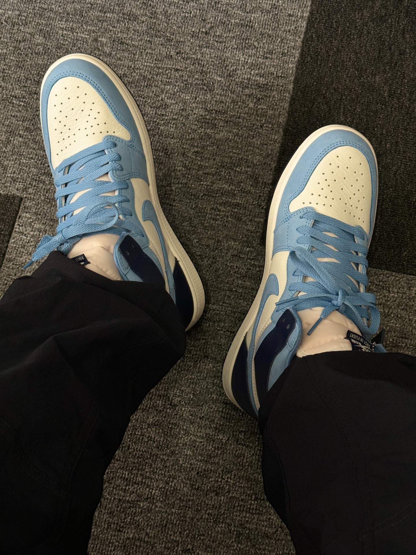 Air Jordan 1对于很多爱打球的兄弟们来说绝对都是一个非常不错的选择