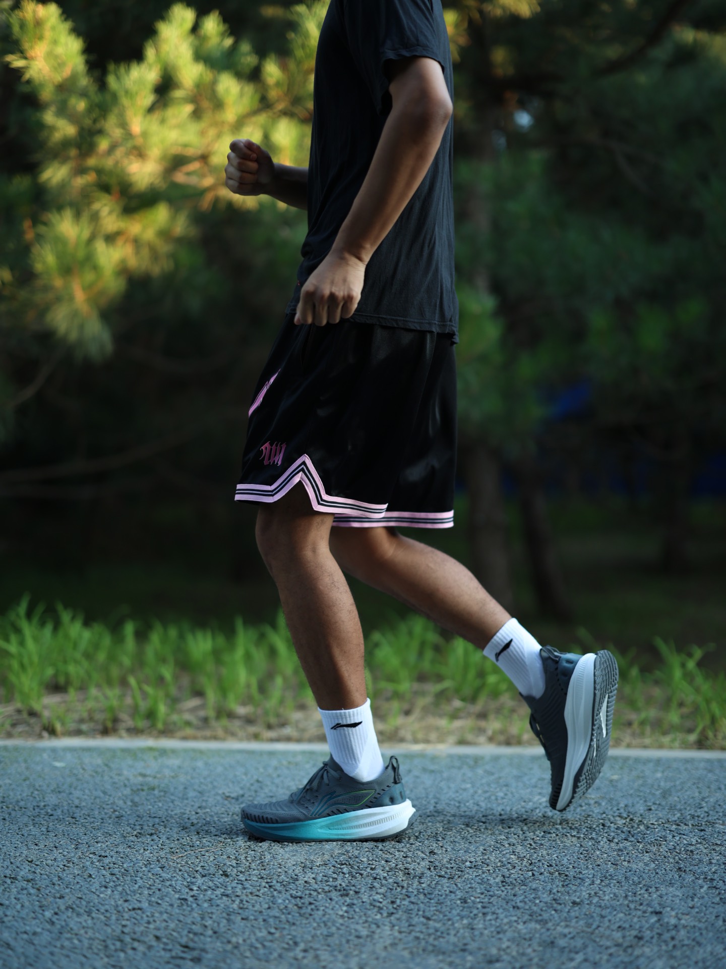 兴兴上脚了李宁的满跑悠适