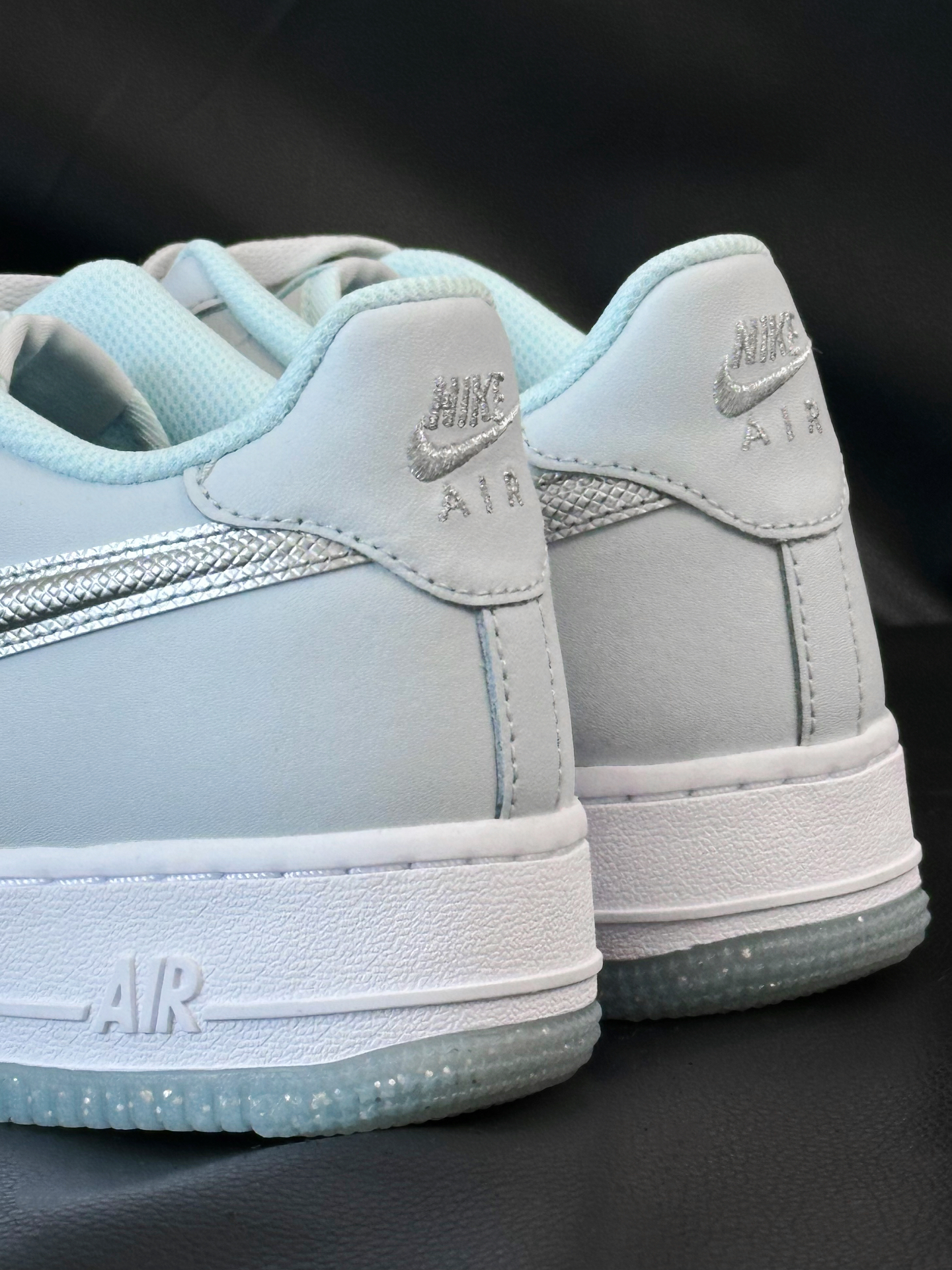 冰雪奇缘❄️被这双 Air Force 1 硬控住了!