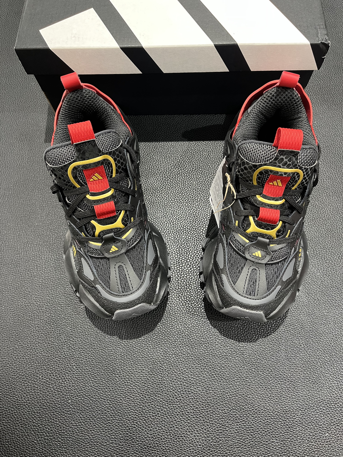 adidas｜一眼心动的黑武士机甲风跑👟🌟🌟