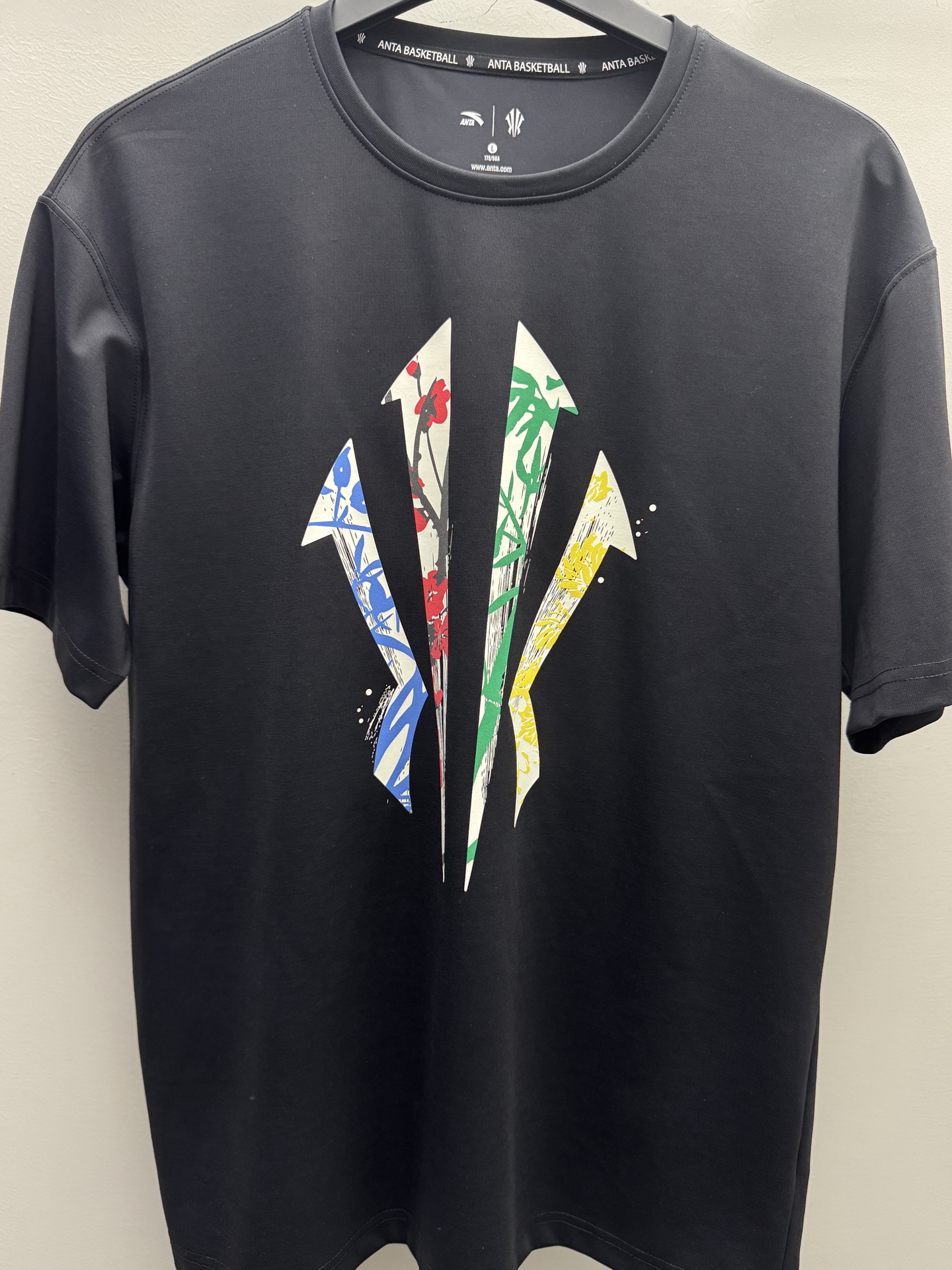 这件欧文短T也太帅了吧！