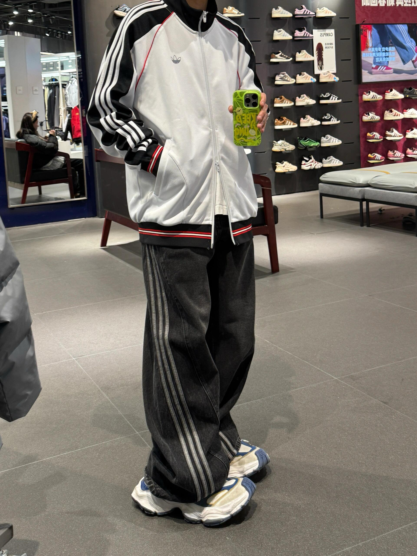 Adidas这套外套穿上秒变男大