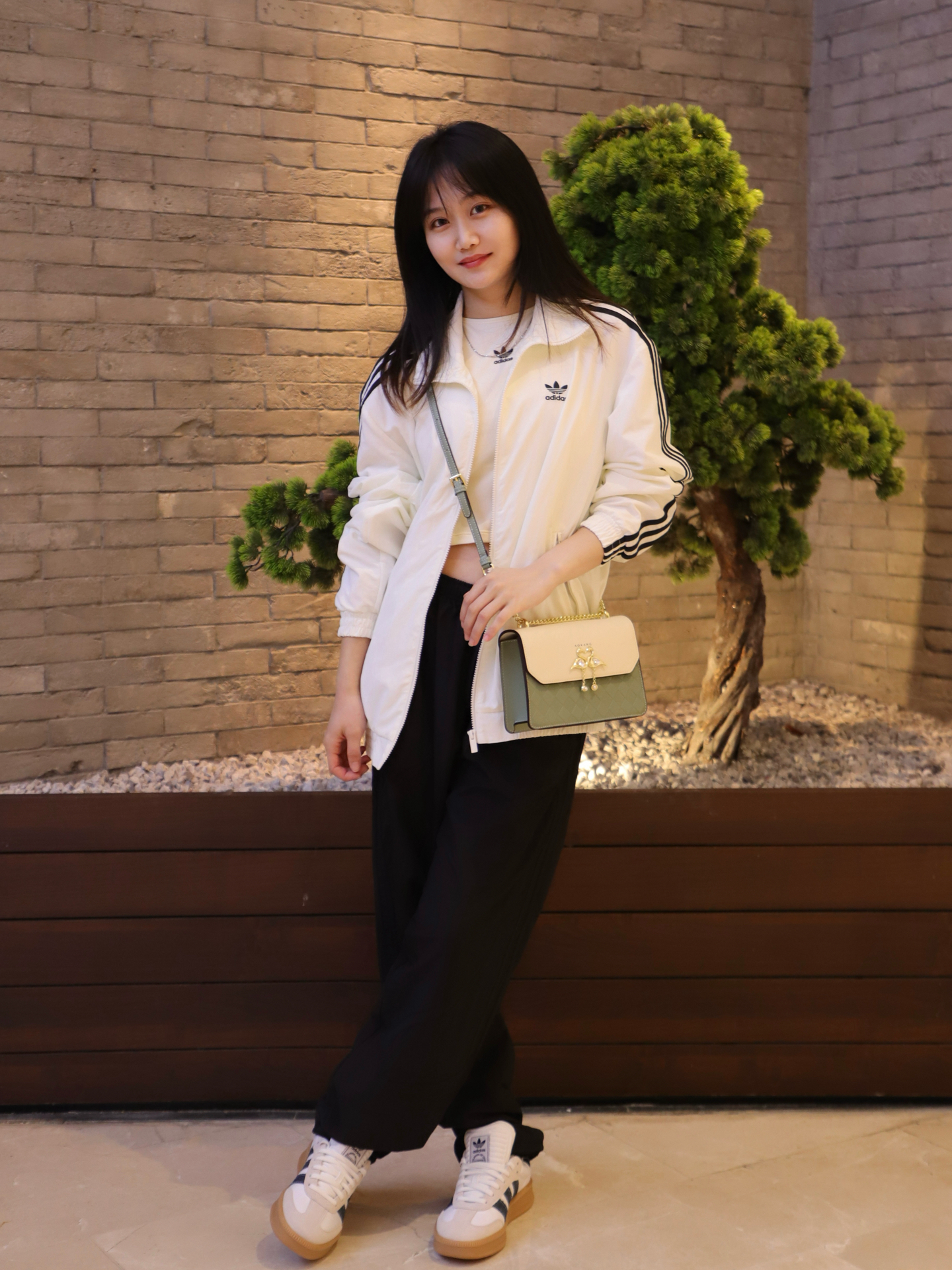 休闲活力Ootd｜搭配法式小方包少女感满满🤍💚