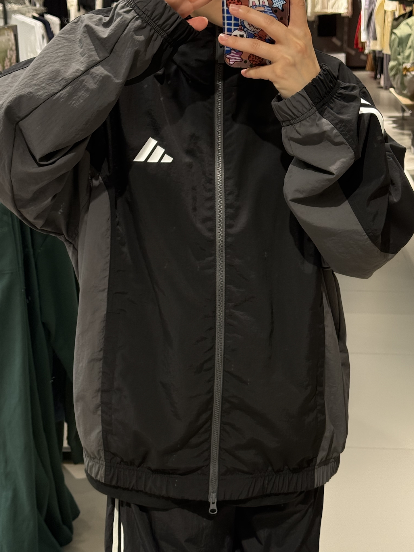 “撞色款”经典的三条纹拼接撞色外套💯