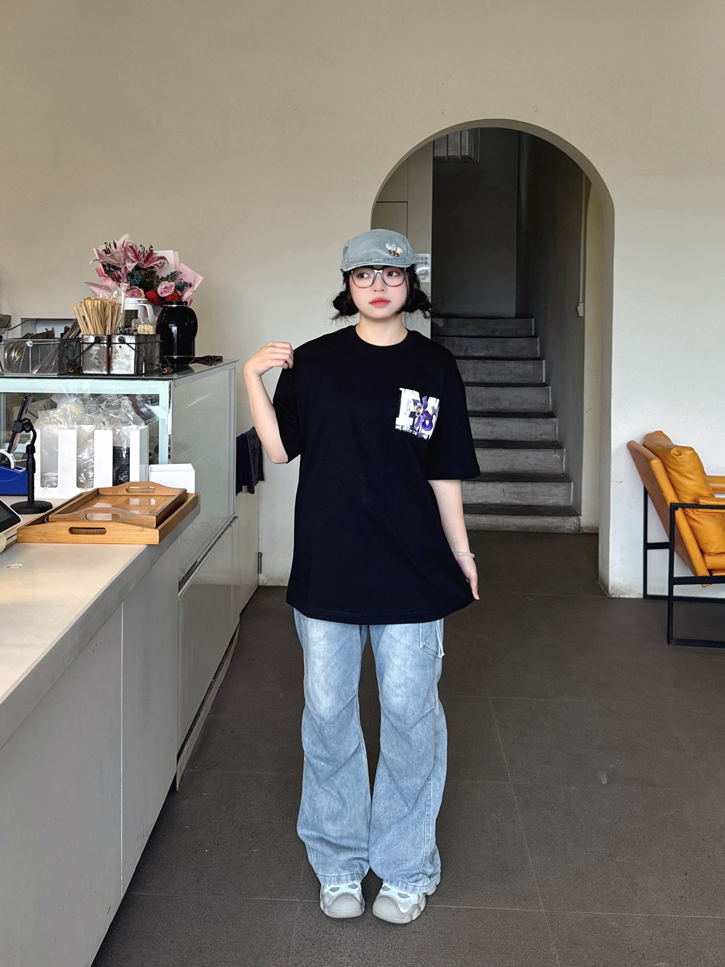 📼黑T字母花朵💐刺绣好精致