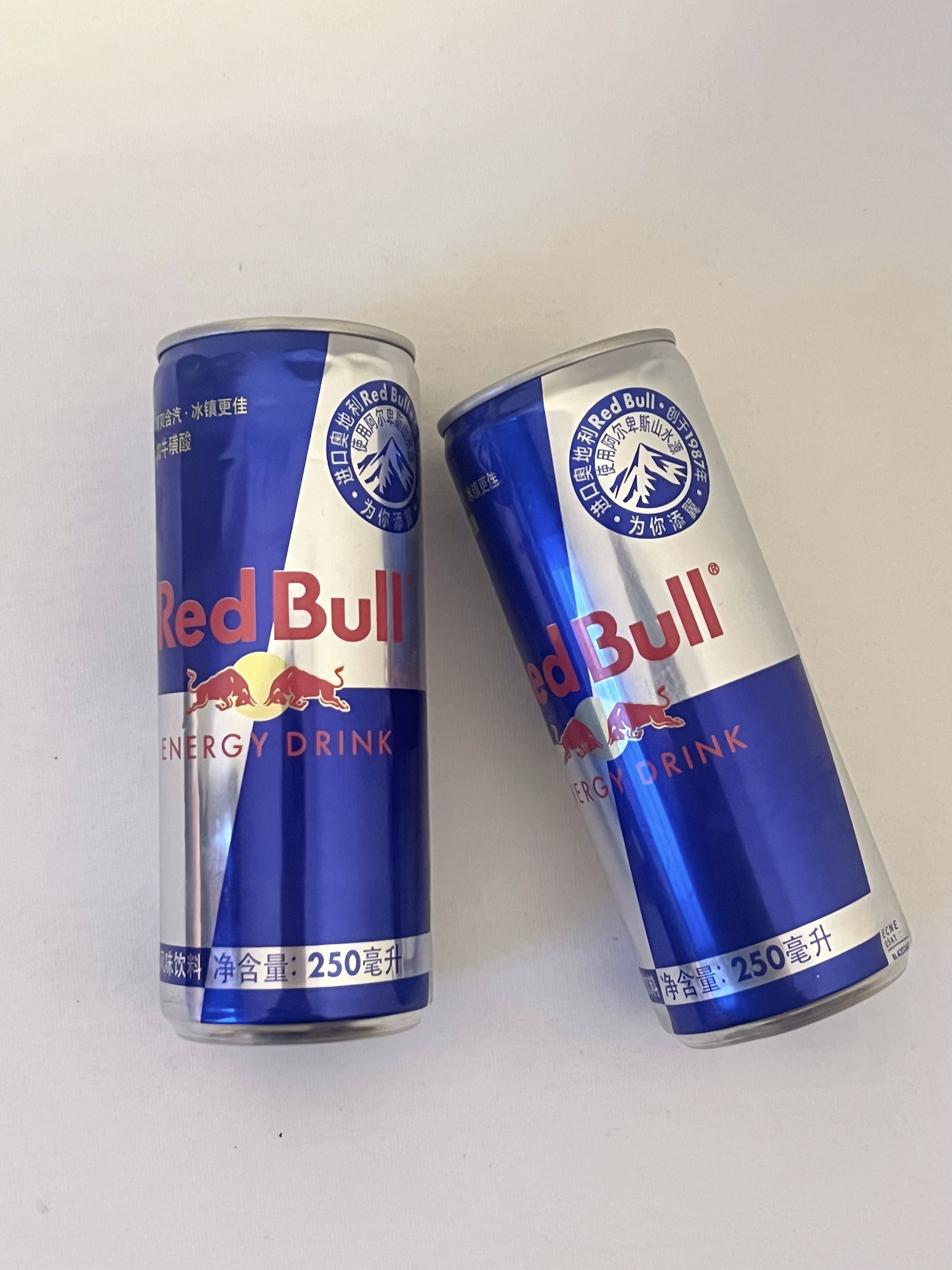 缓解疲劳，就喝红牛哦~