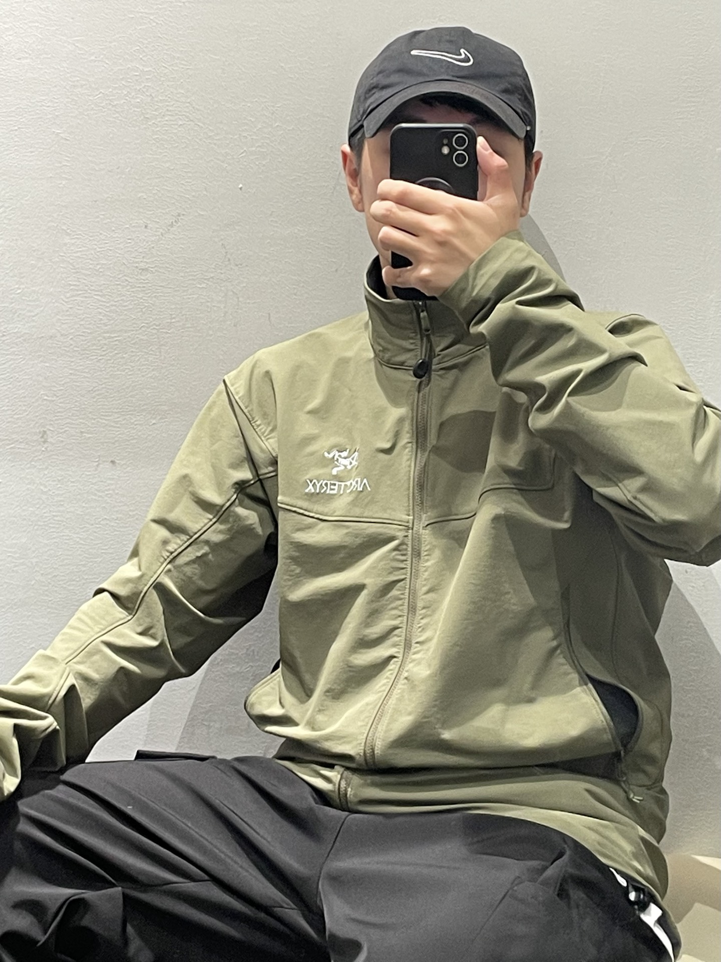 这件绿色外套真的好帅好清新~💚