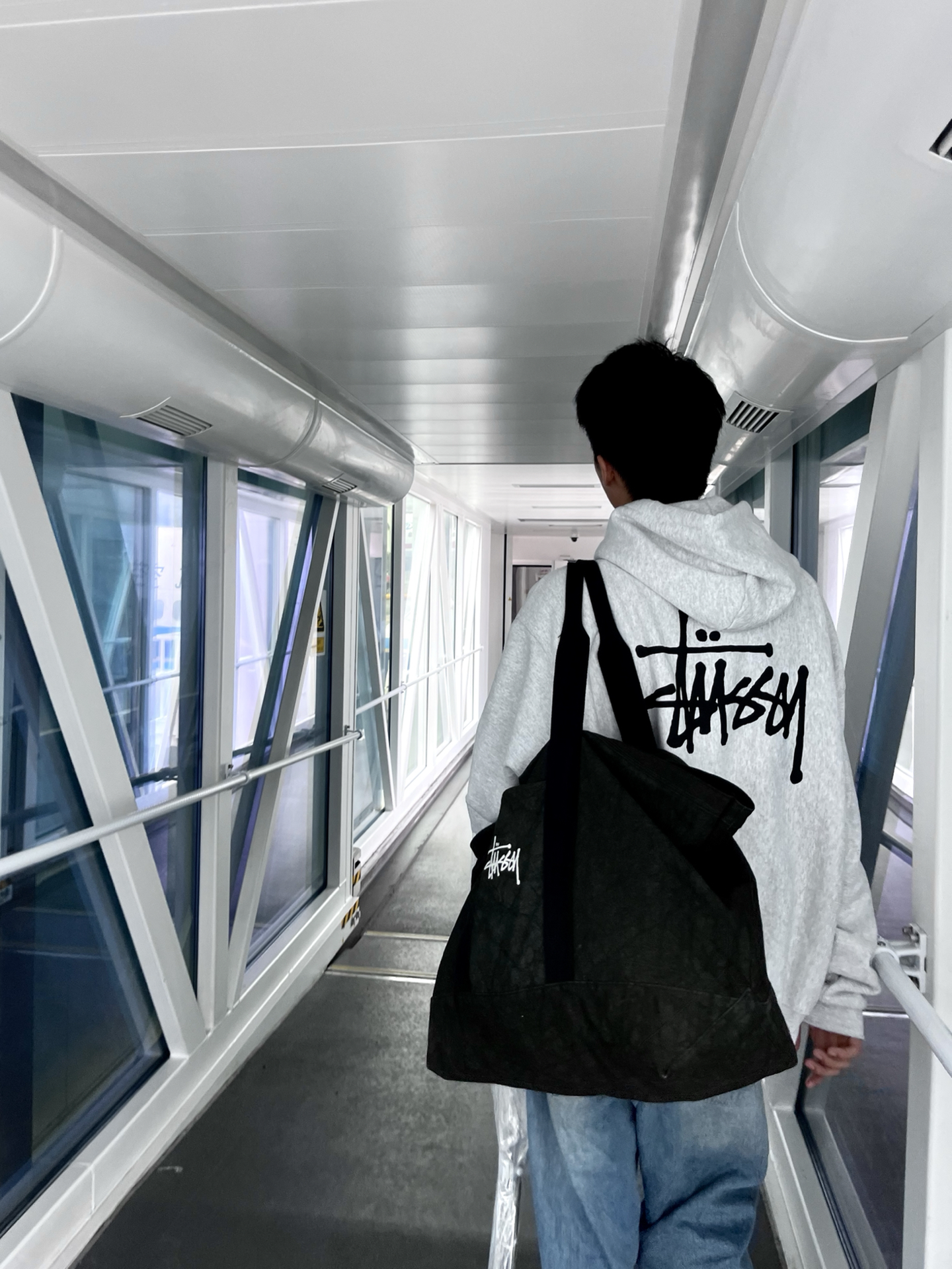 被疯狂种草！Stüssy 暗黑潮流托特包