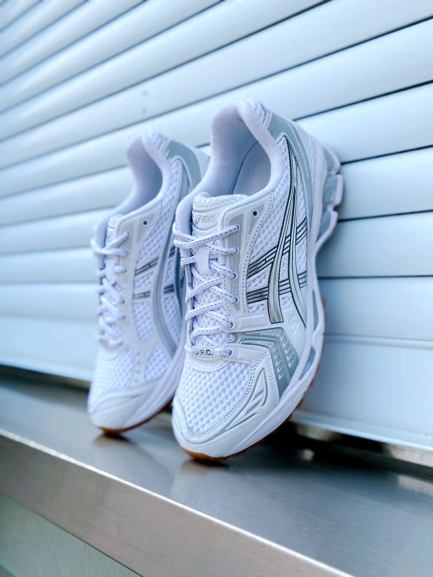 “ 潮鞋捕手丨APC x ASICS 联名越看越上头”
