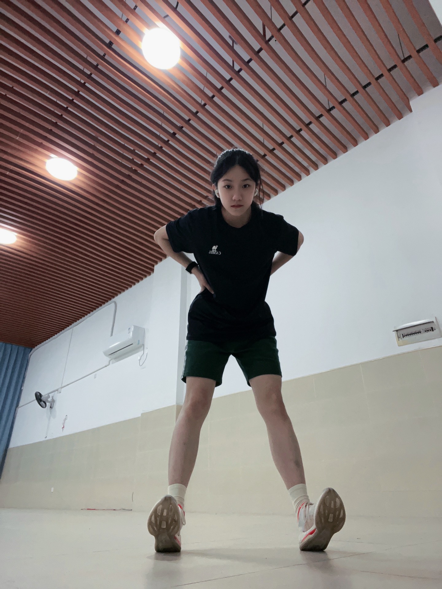 骆驼这件黑T，穿上直接开启‘无汗’运动模式！👚