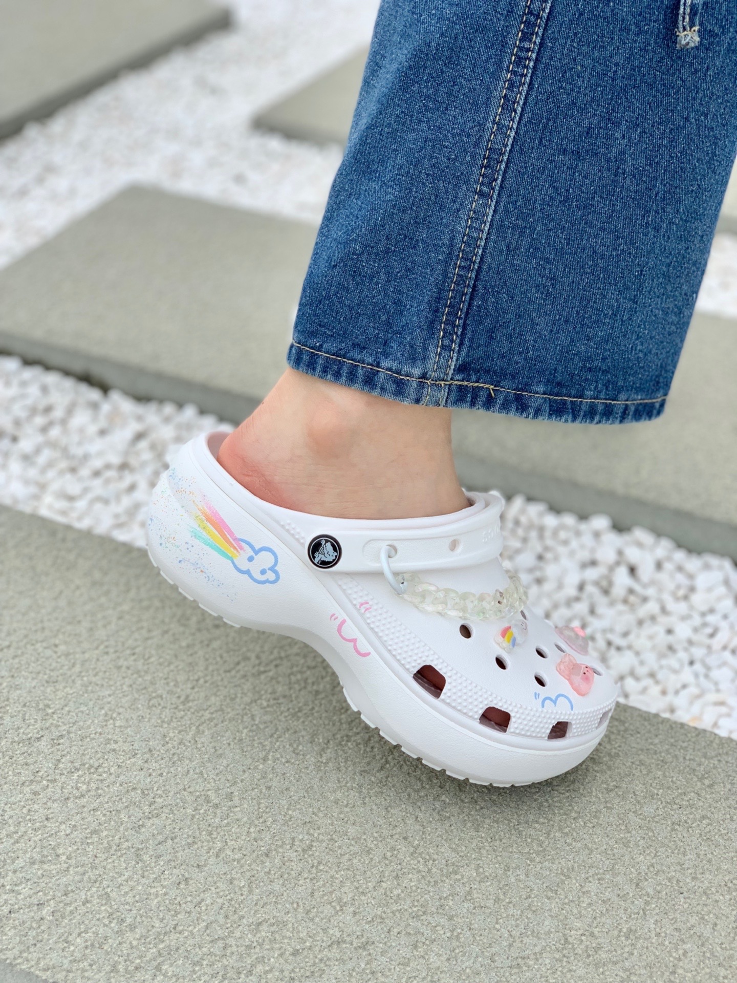 夏天必备洞洞鞋！一起Crocs吗 