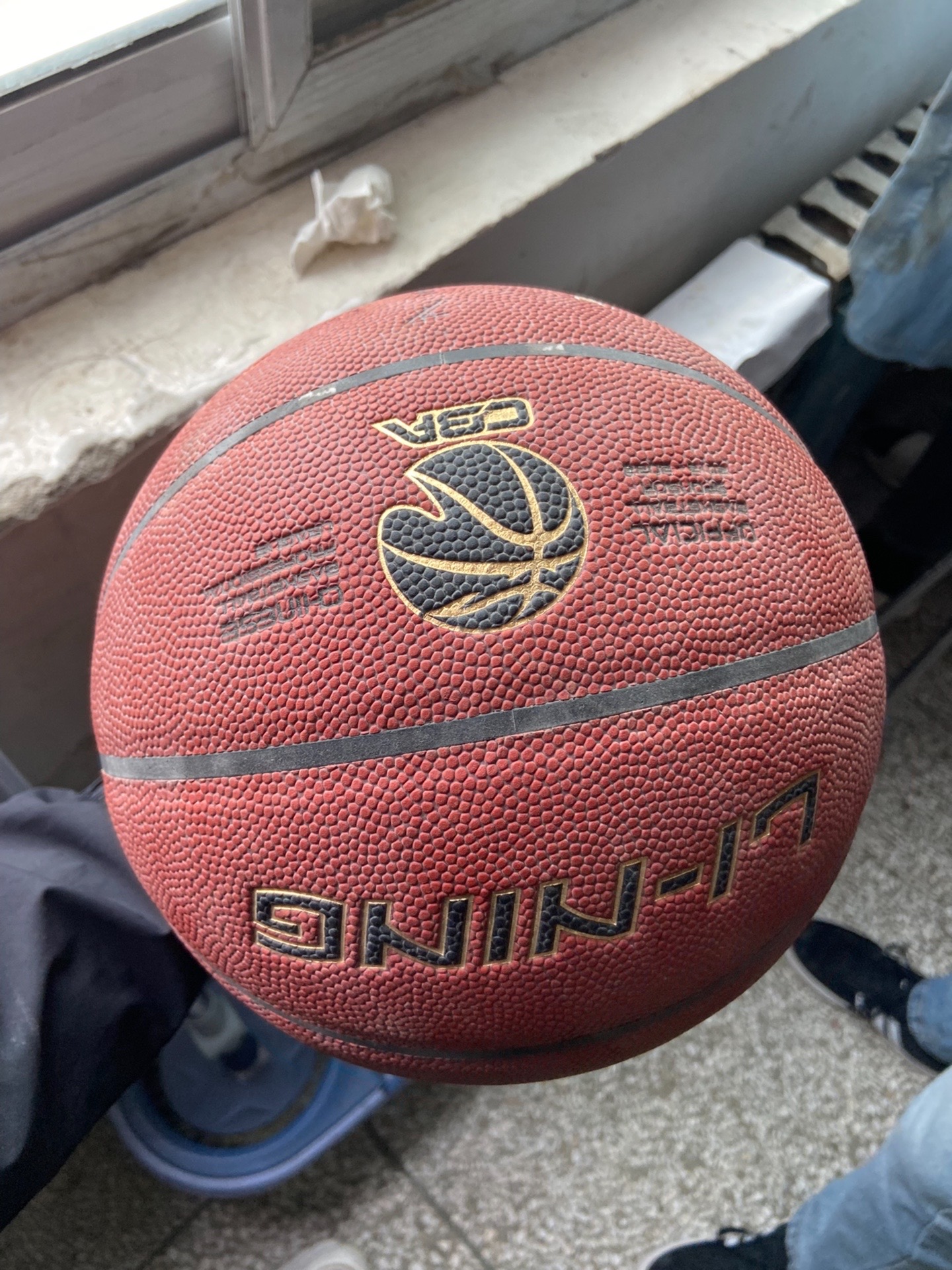 入手的第一颗篮球 