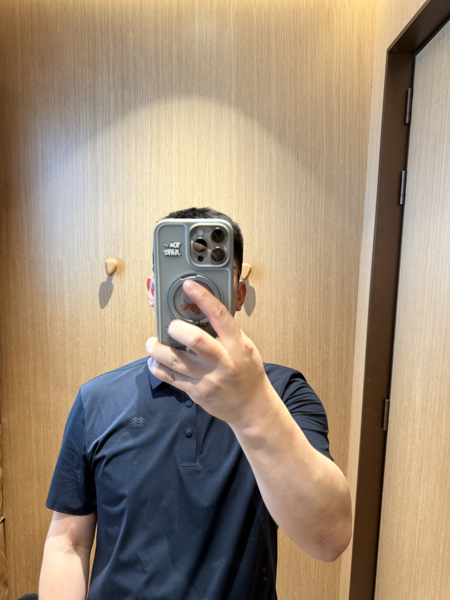 被追着问链接！这件 Polo 衫也太会拿捏氛围感