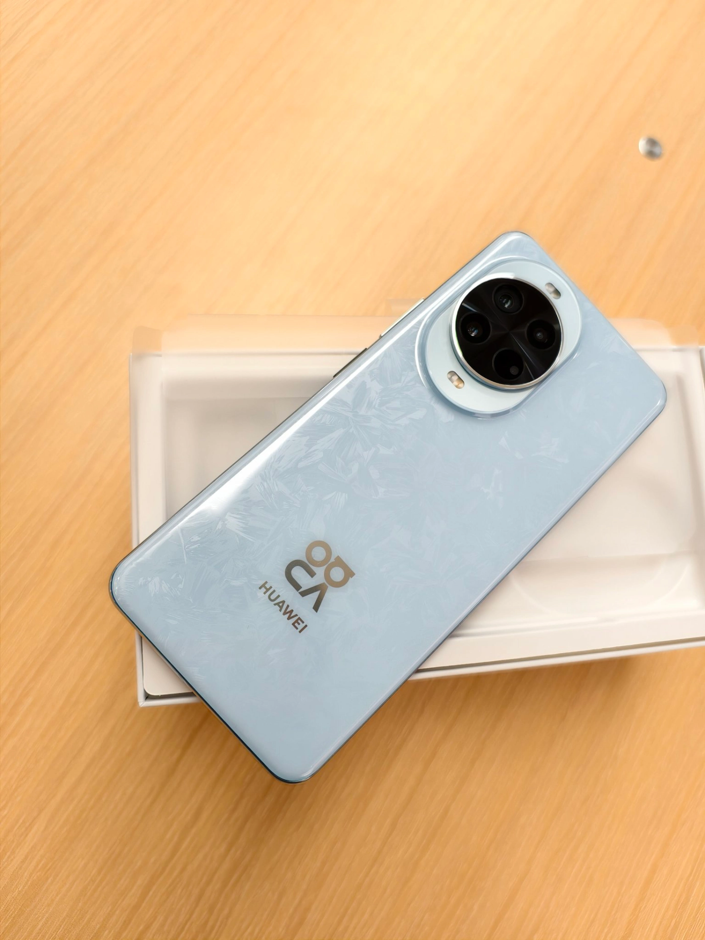 华为nova14 Pro：冰晶蓝のAI战神！这像素是偷了单反镜头？